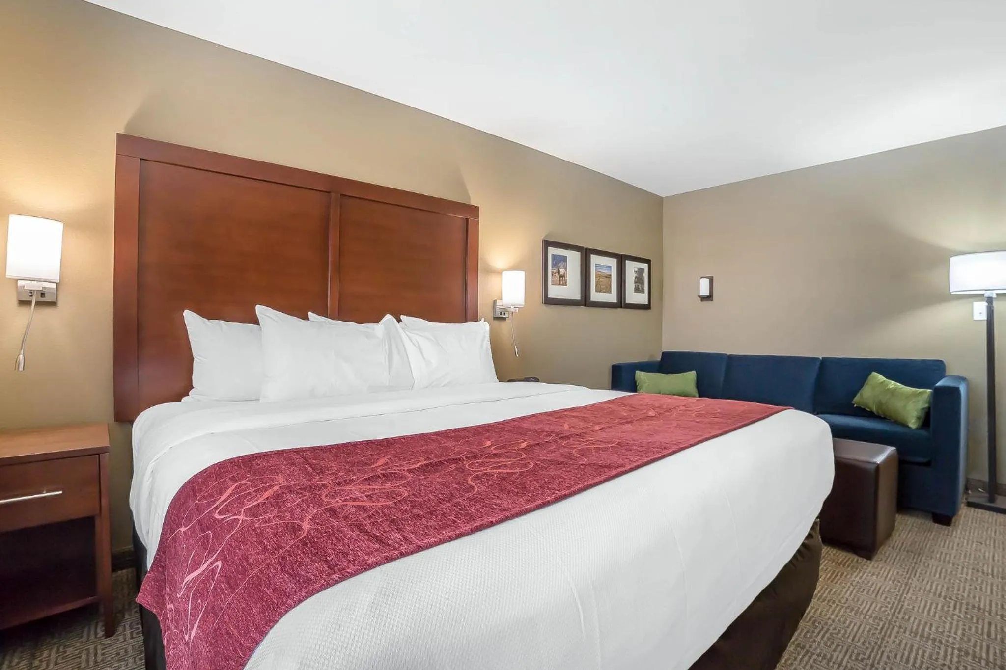 Property building, Bed in Comfort Suites Billings