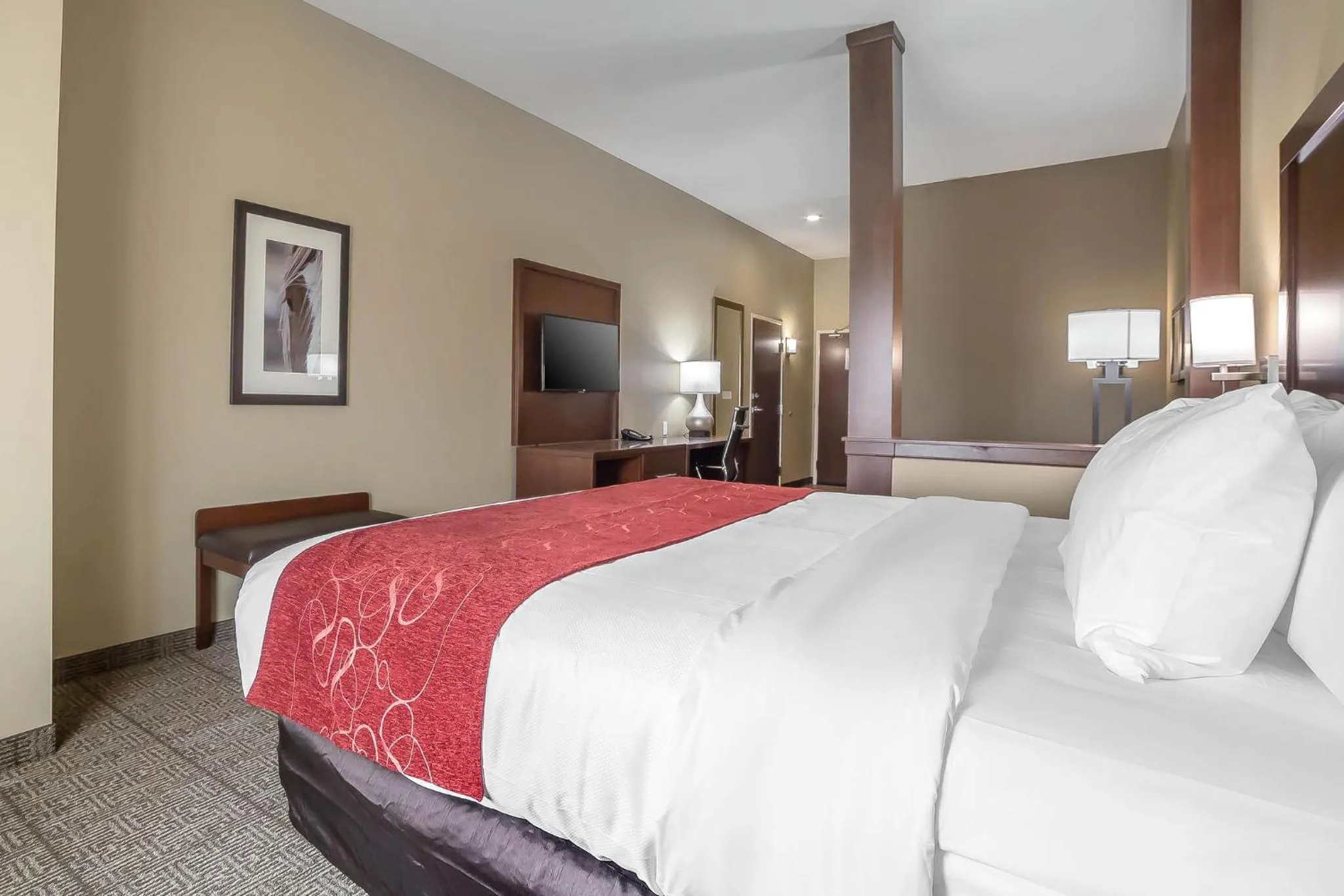 Property building, Bed in Comfort Suites Billings