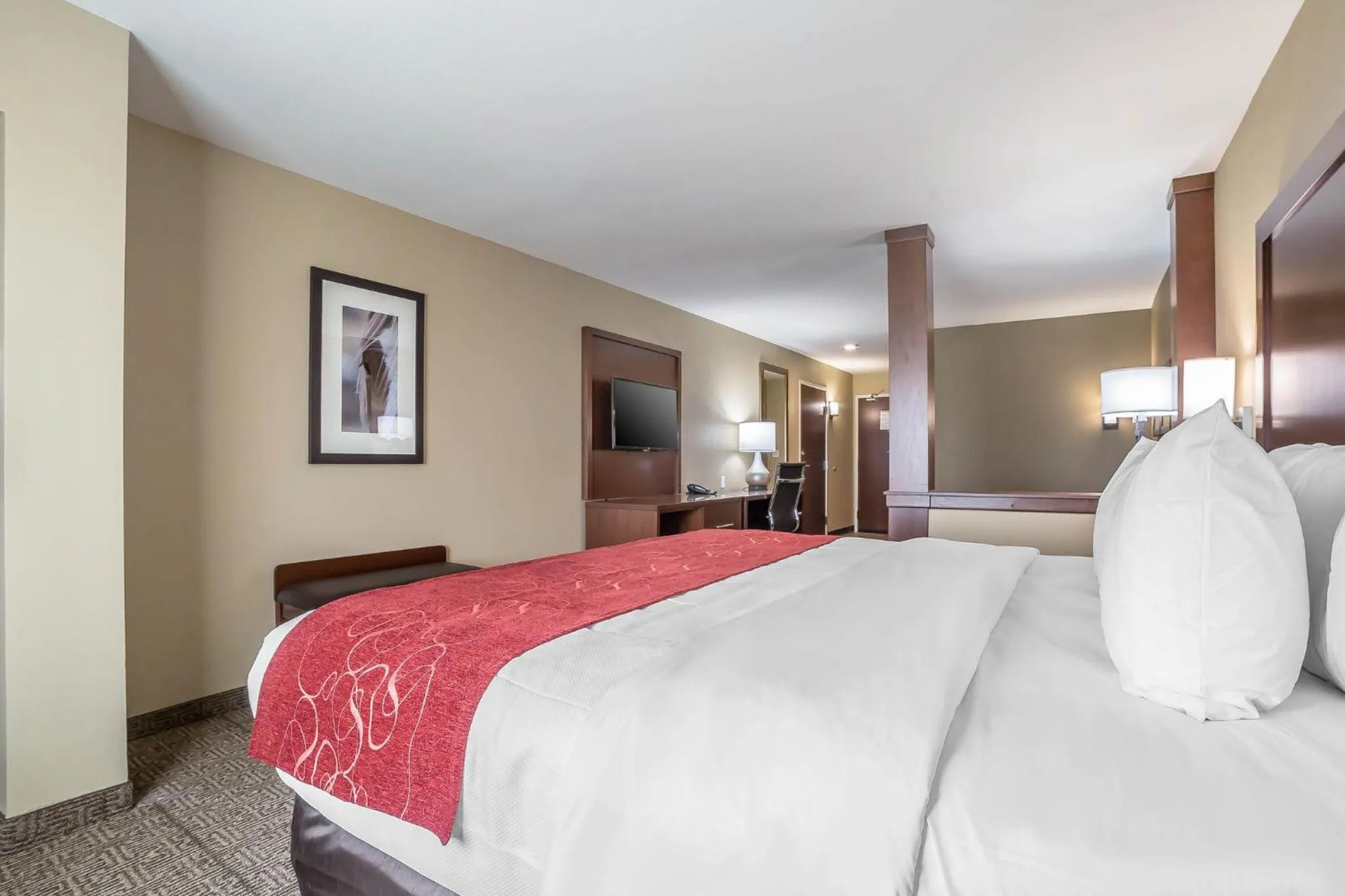Property building, Bed in Comfort Suites Billings