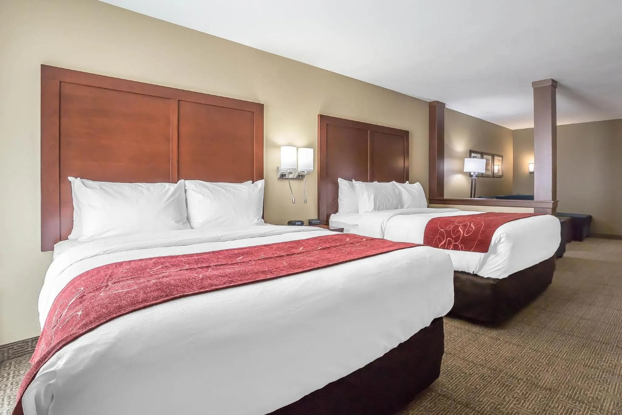Property building, Bed in Comfort Suites Billings