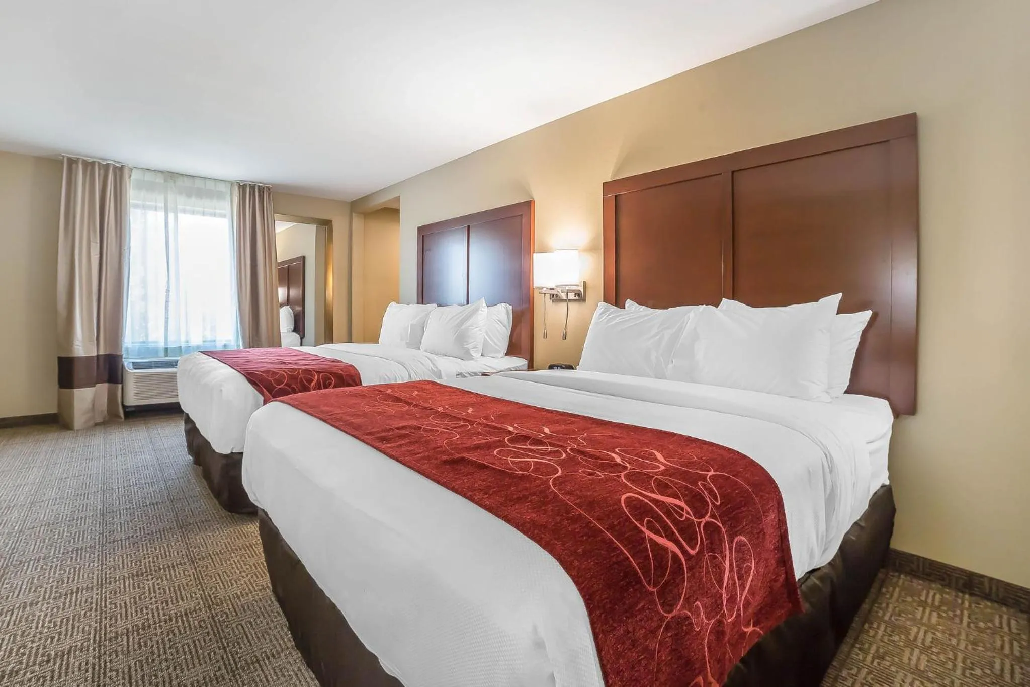 Photo of the whole room, Bed in Comfort Suites Billings