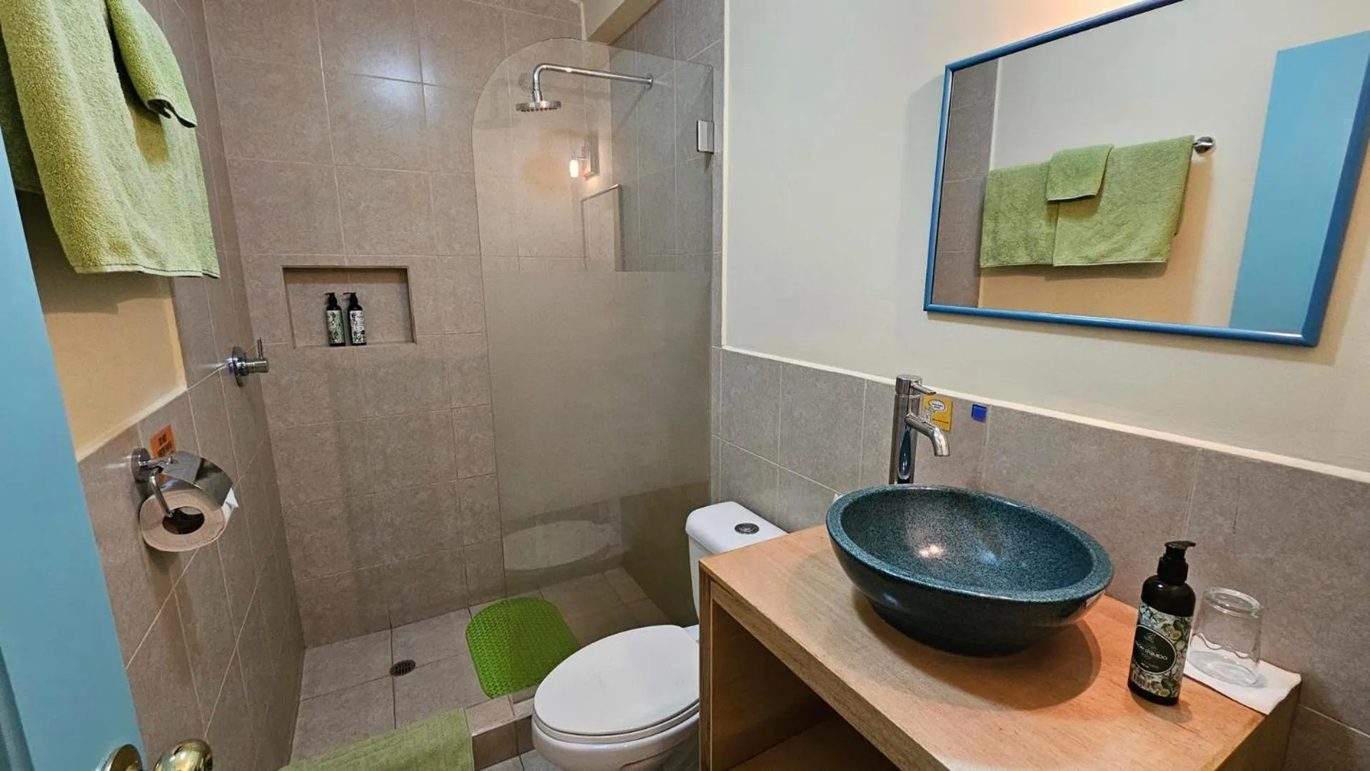 Toilet in Inti Sisa Art Guesthouse