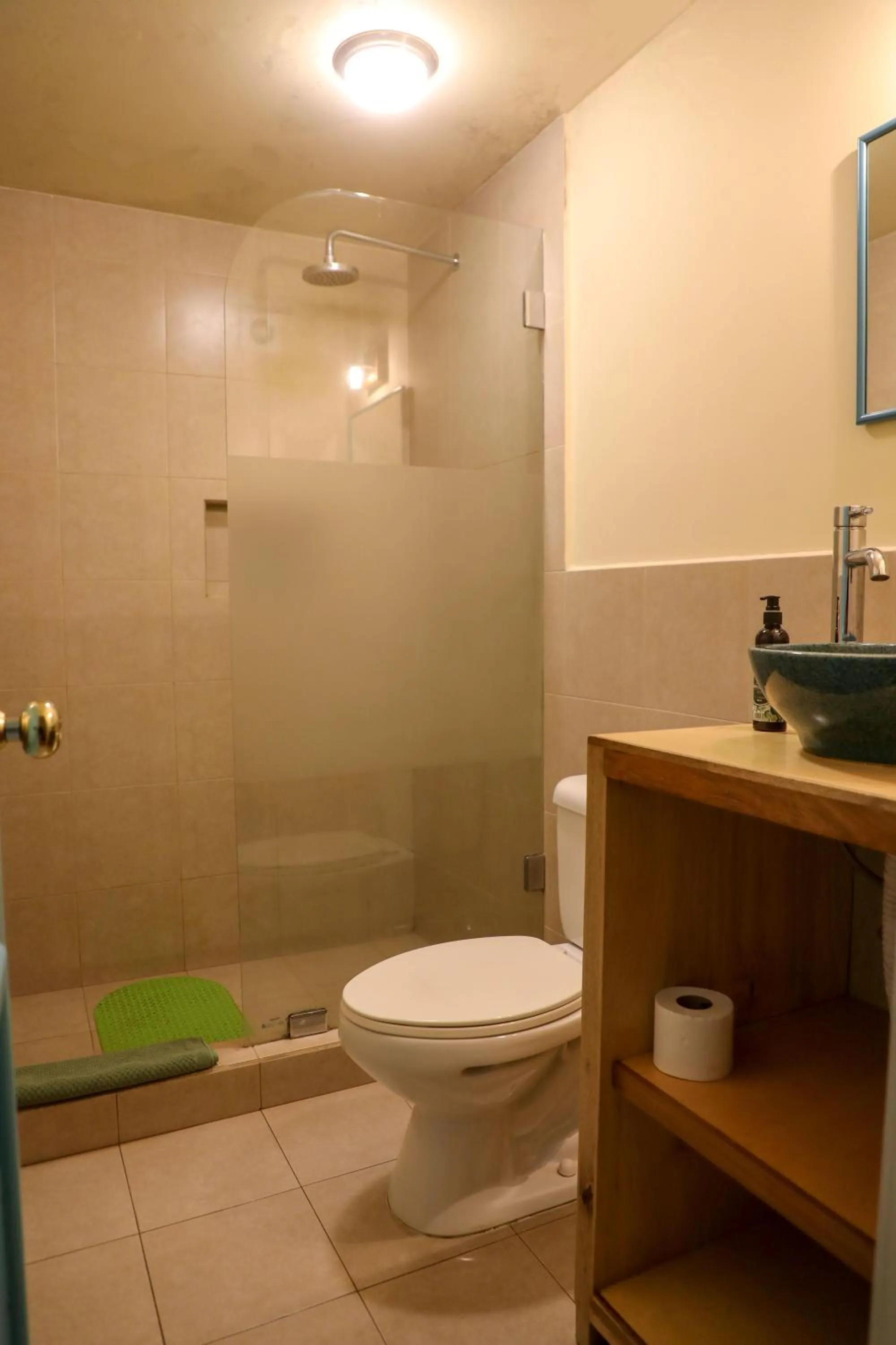 Toilet in Inti Sisa Art Guesthouse