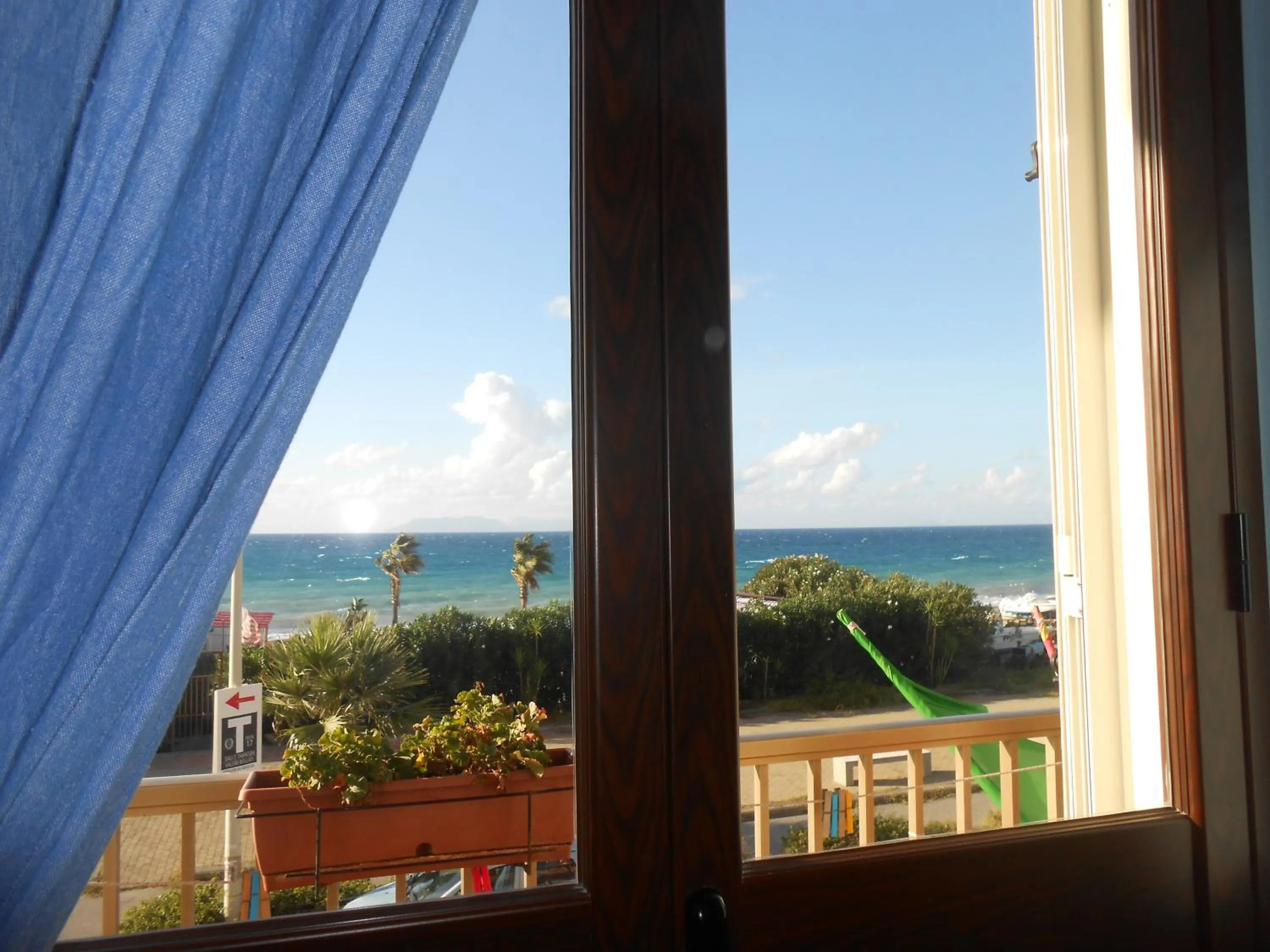 Sea view in B&B Ro.Ma.