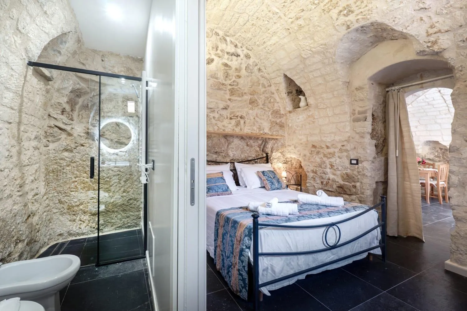 Bathroom, Bed in Locanda La Meridiana