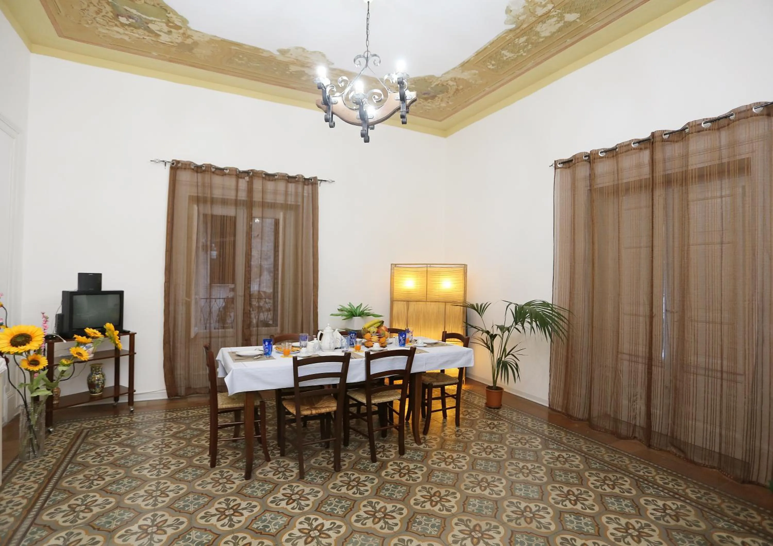 Communal lounge/ TV room in Rest and Go