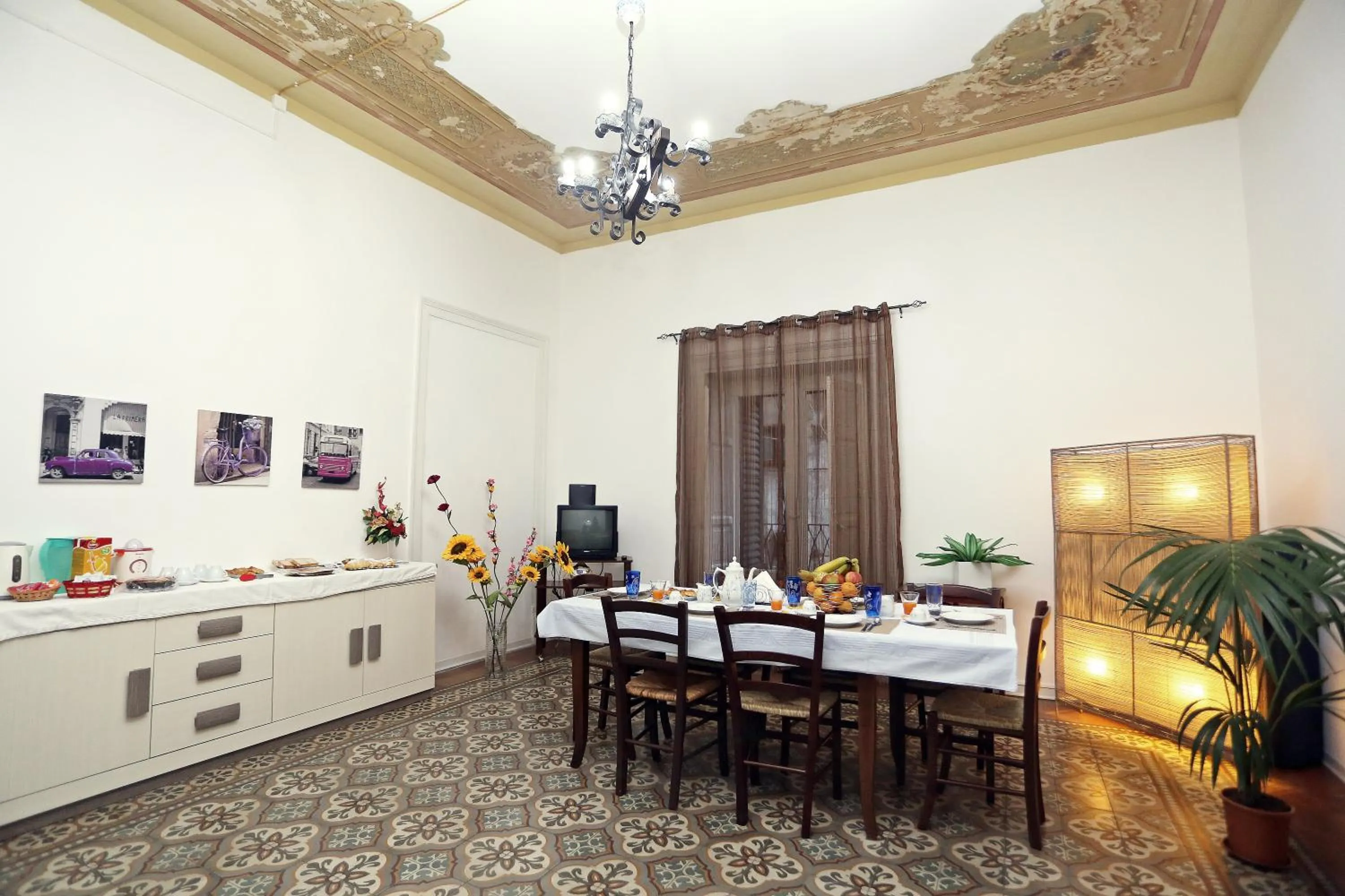 Communal lounge/ TV room in Rest and Go