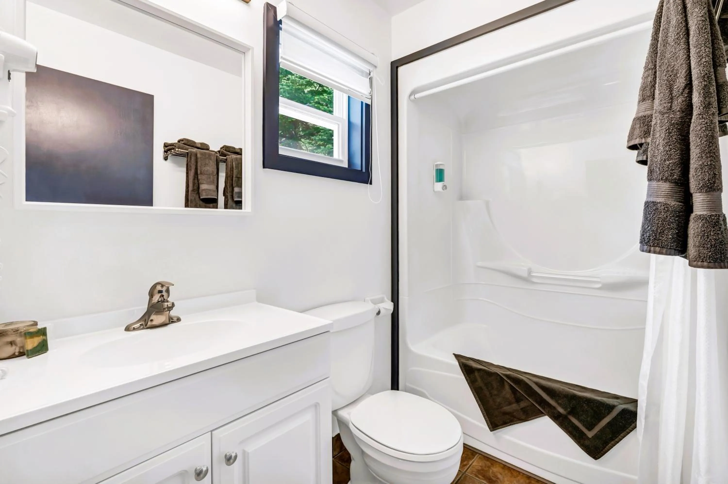 Bathroom in Mersey River Chalets a nature retreat