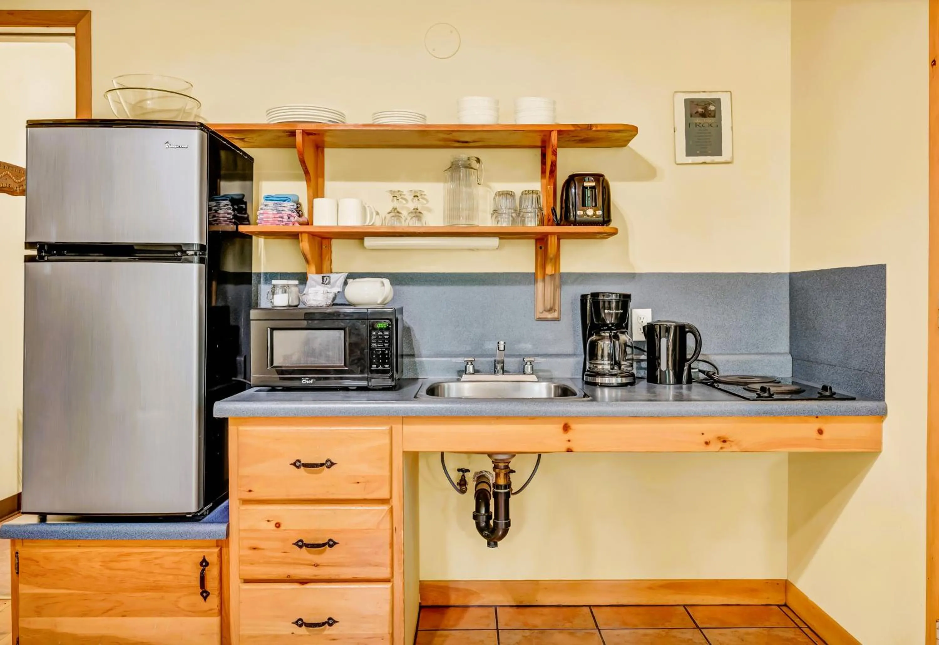 Kitchen or kitchenette in Mersey River Chalets a nature retreat