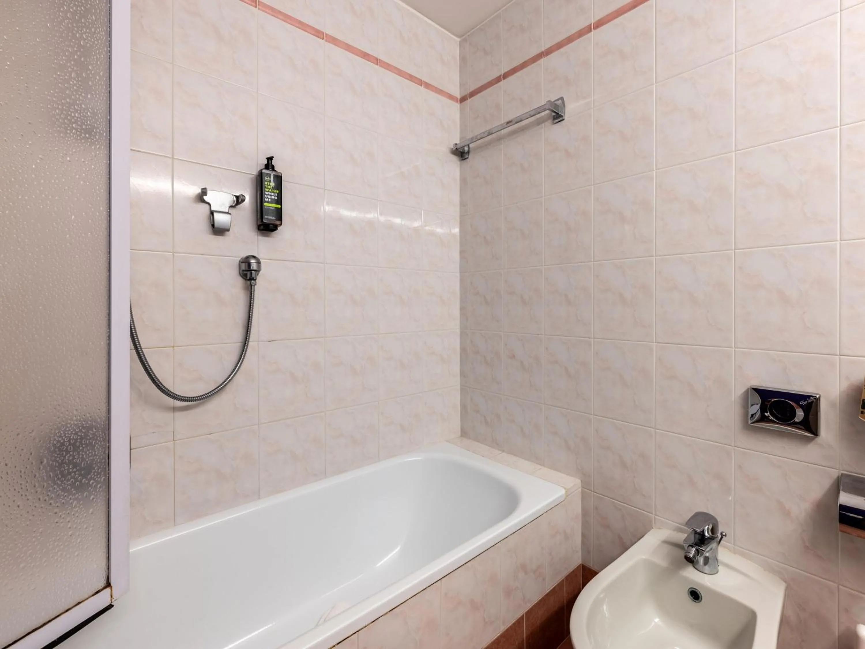 Bathroom in B&B Hotel Borgaro Torinese