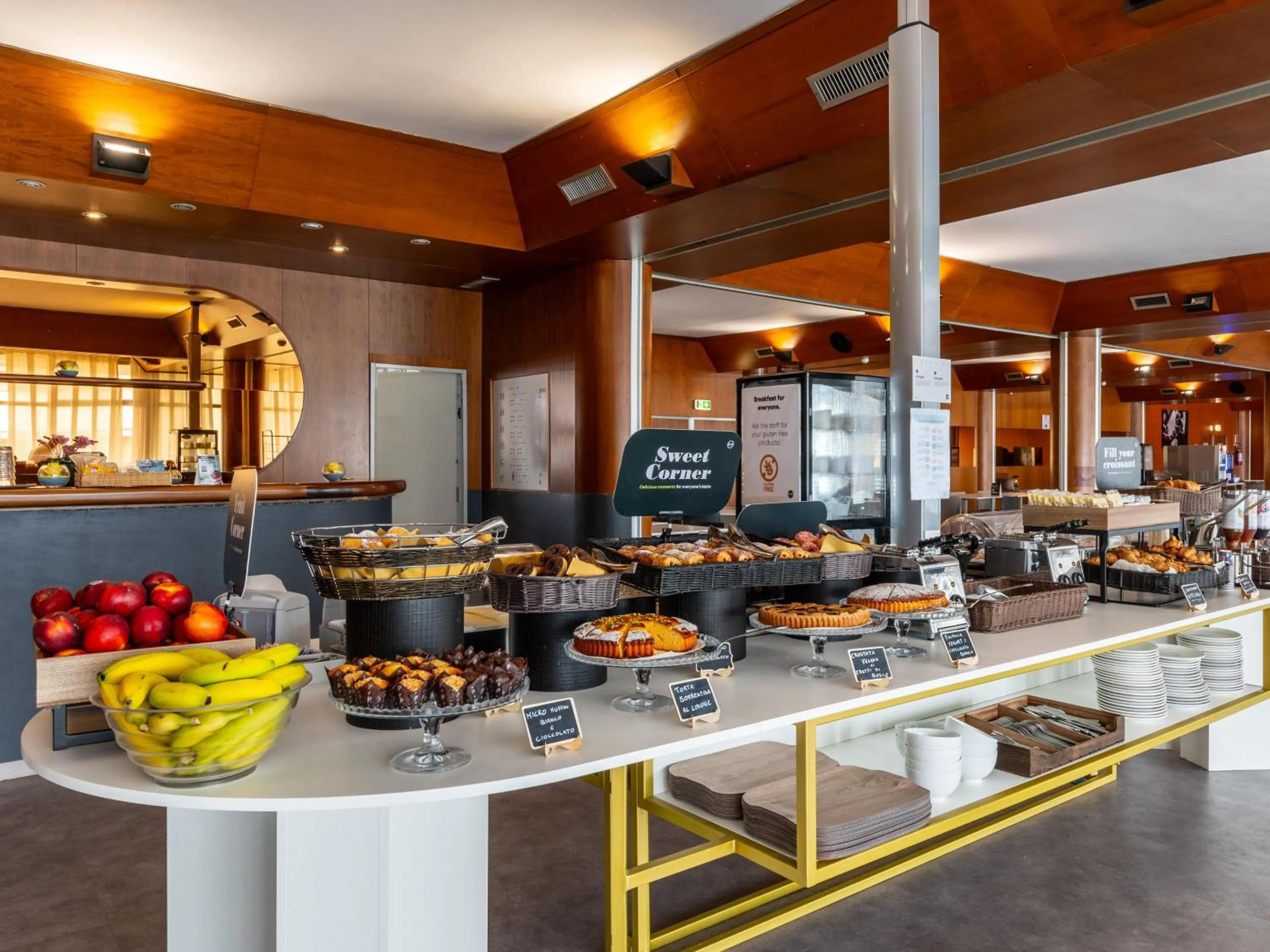 Restaurant/places to eat in B&B Hotel Borgaro Torinese