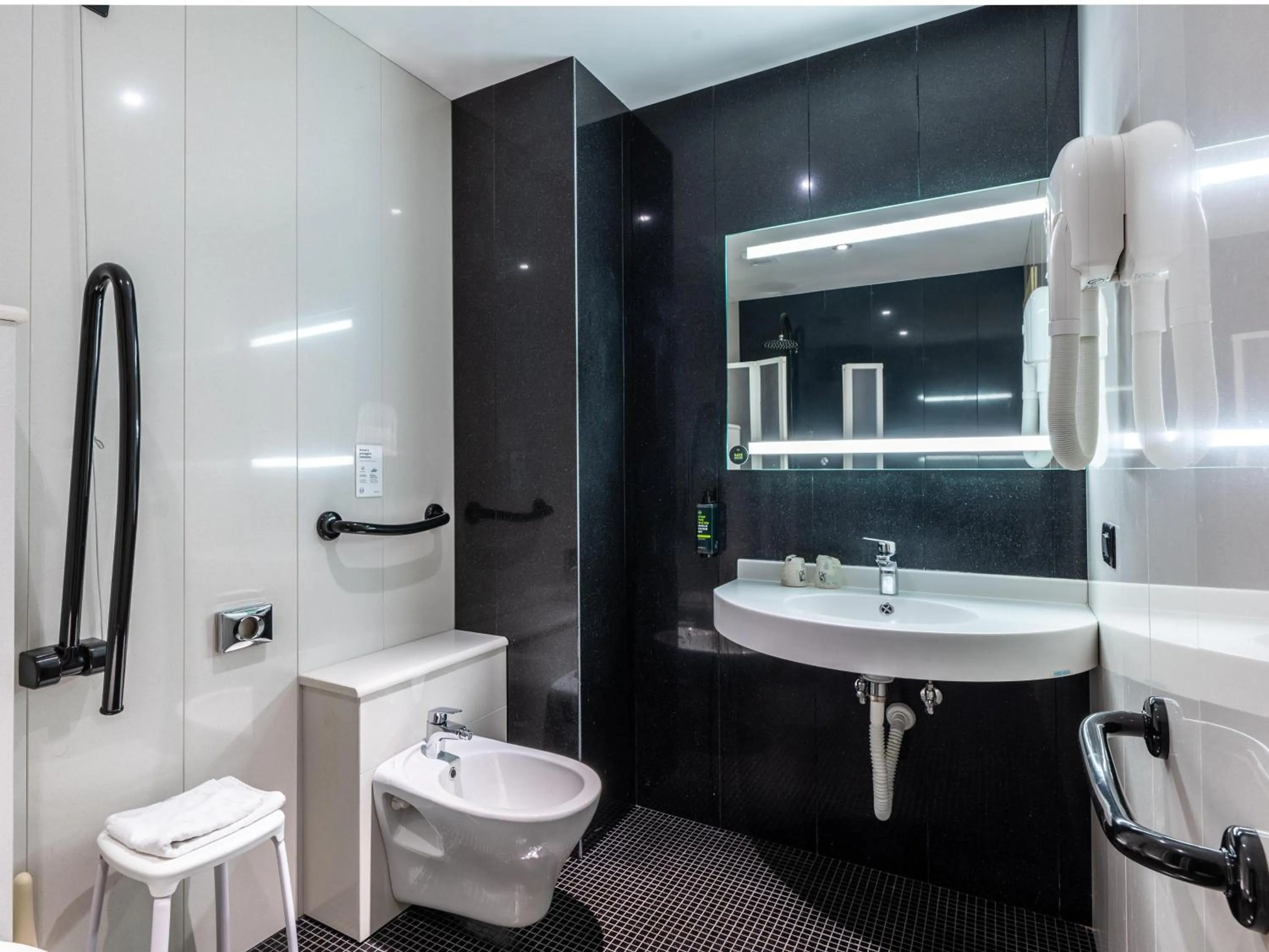 Bathroom in B&B Hotel Borgaro Torinese