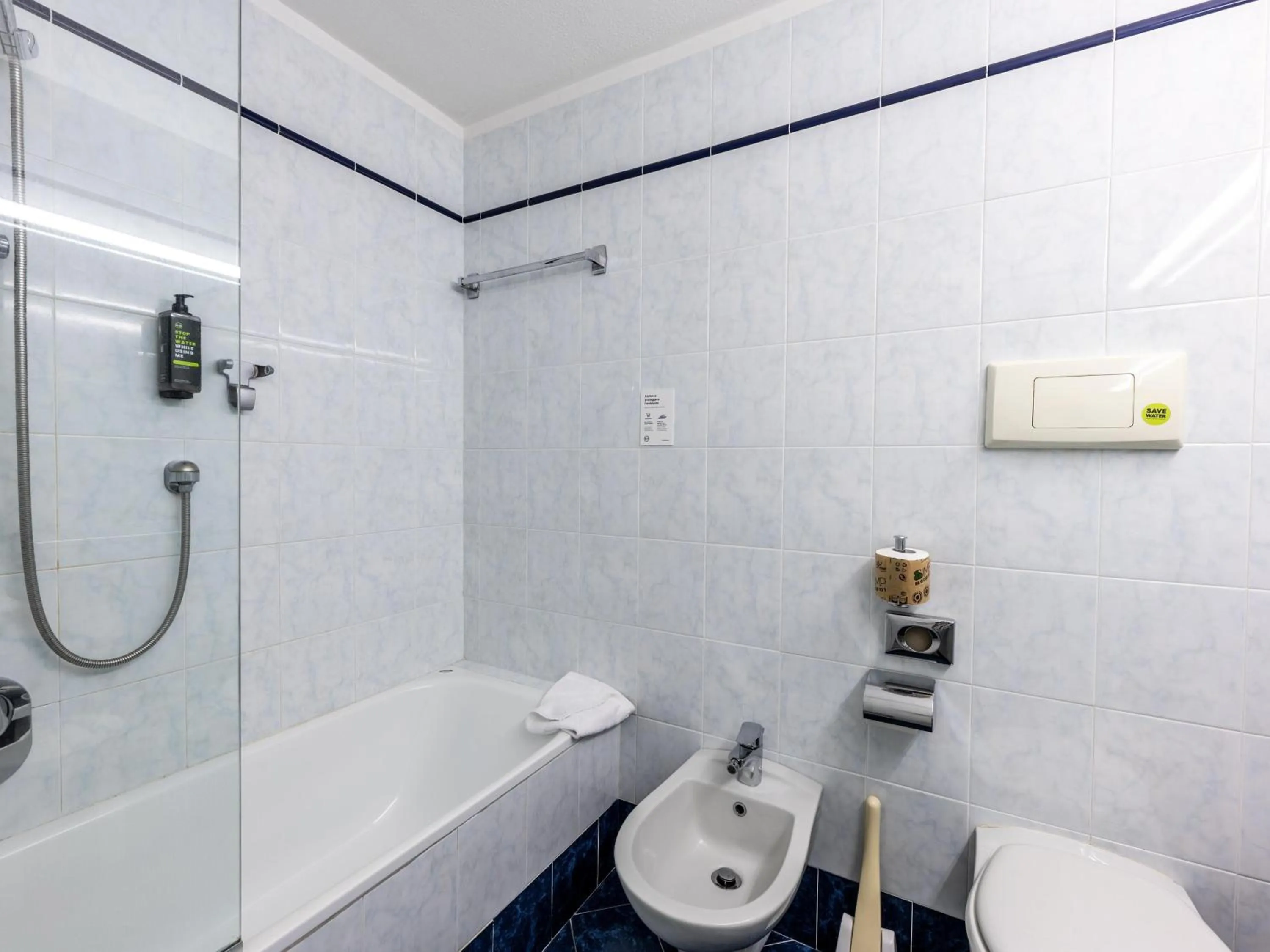 Bathroom in B&B Hotel Borgaro Torinese