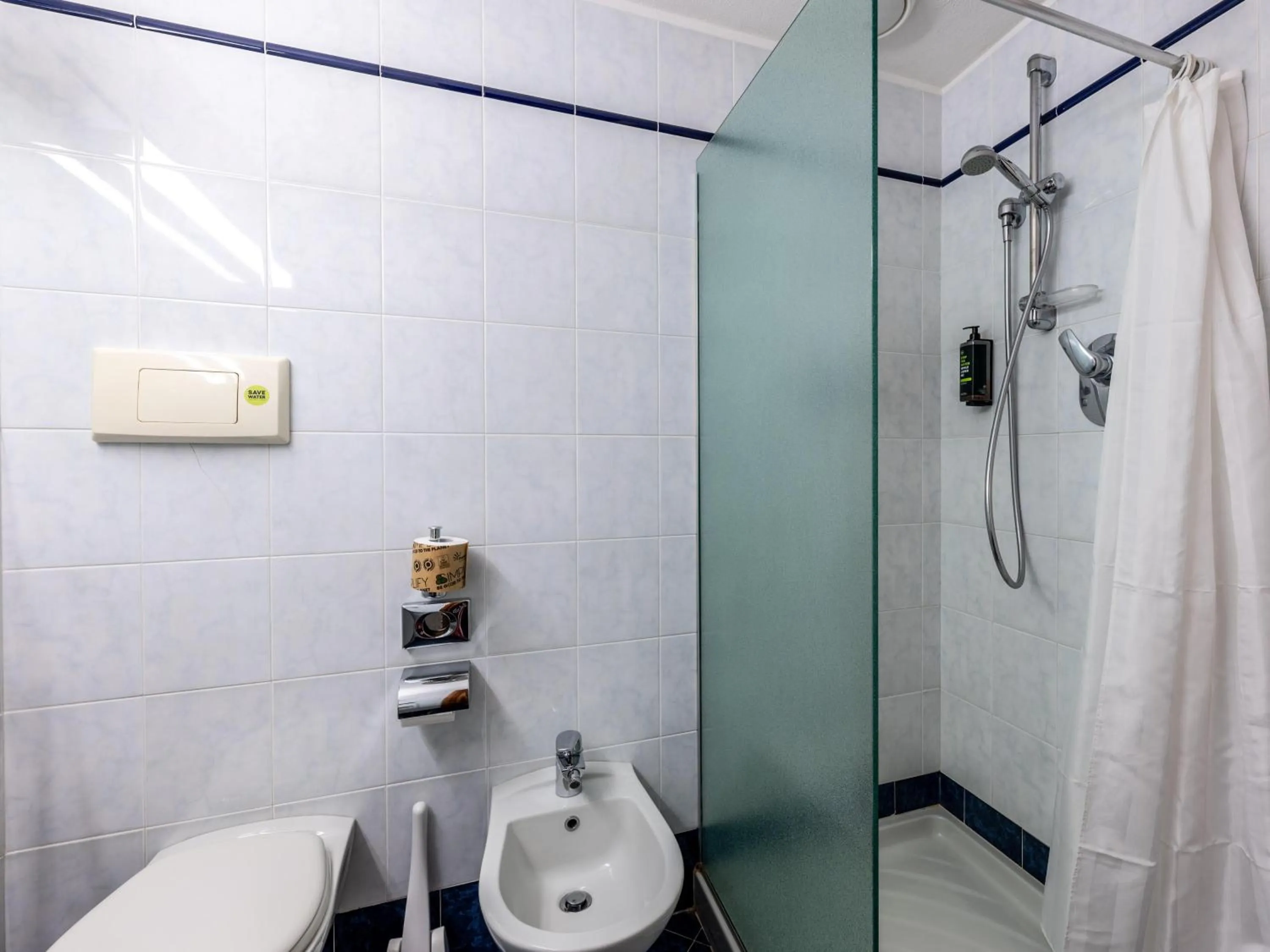 Bathroom in B&B Hotel Borgaro Torinese