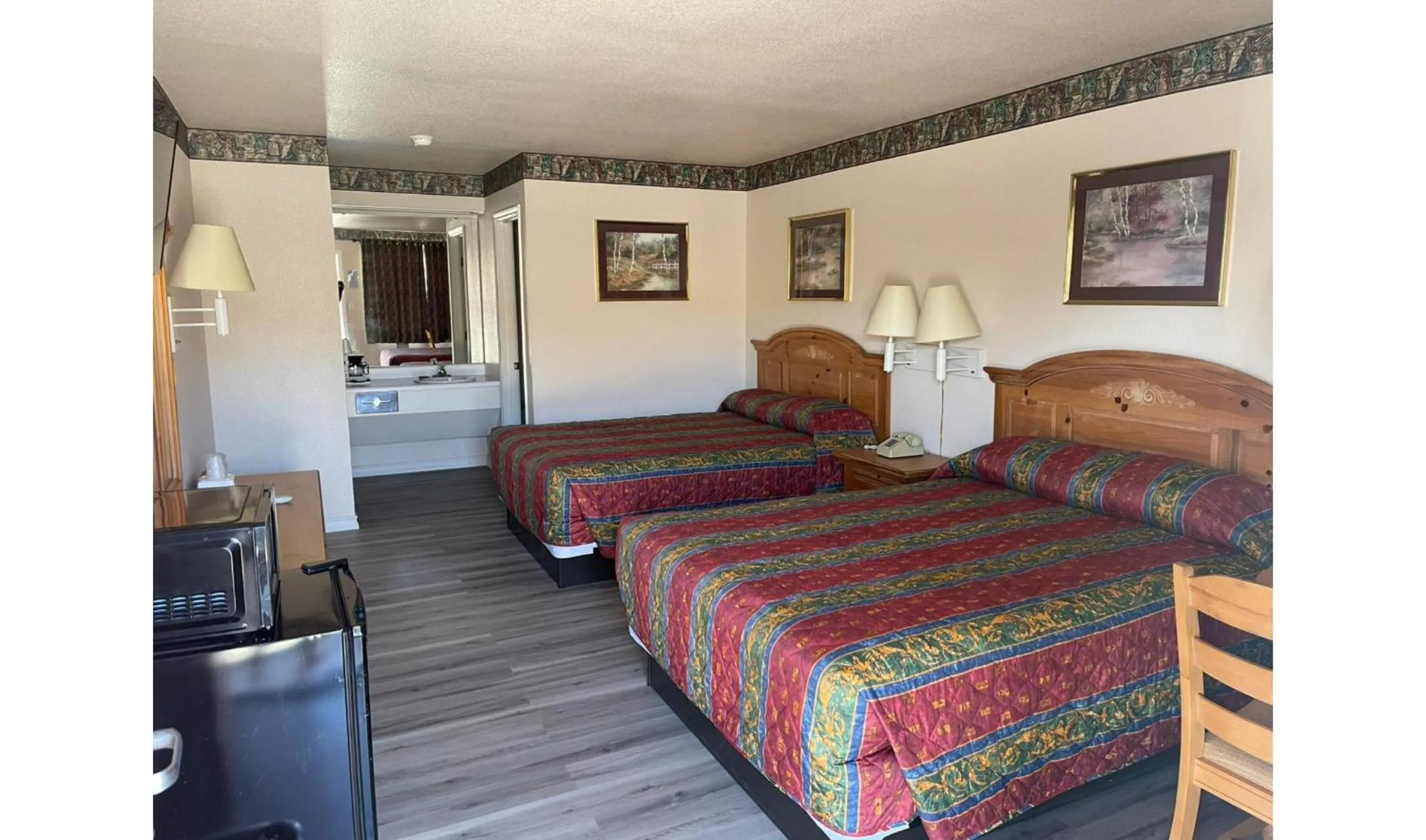 Bedroom, Bed in Lakeside inn & suites by OYO Mathis I 37