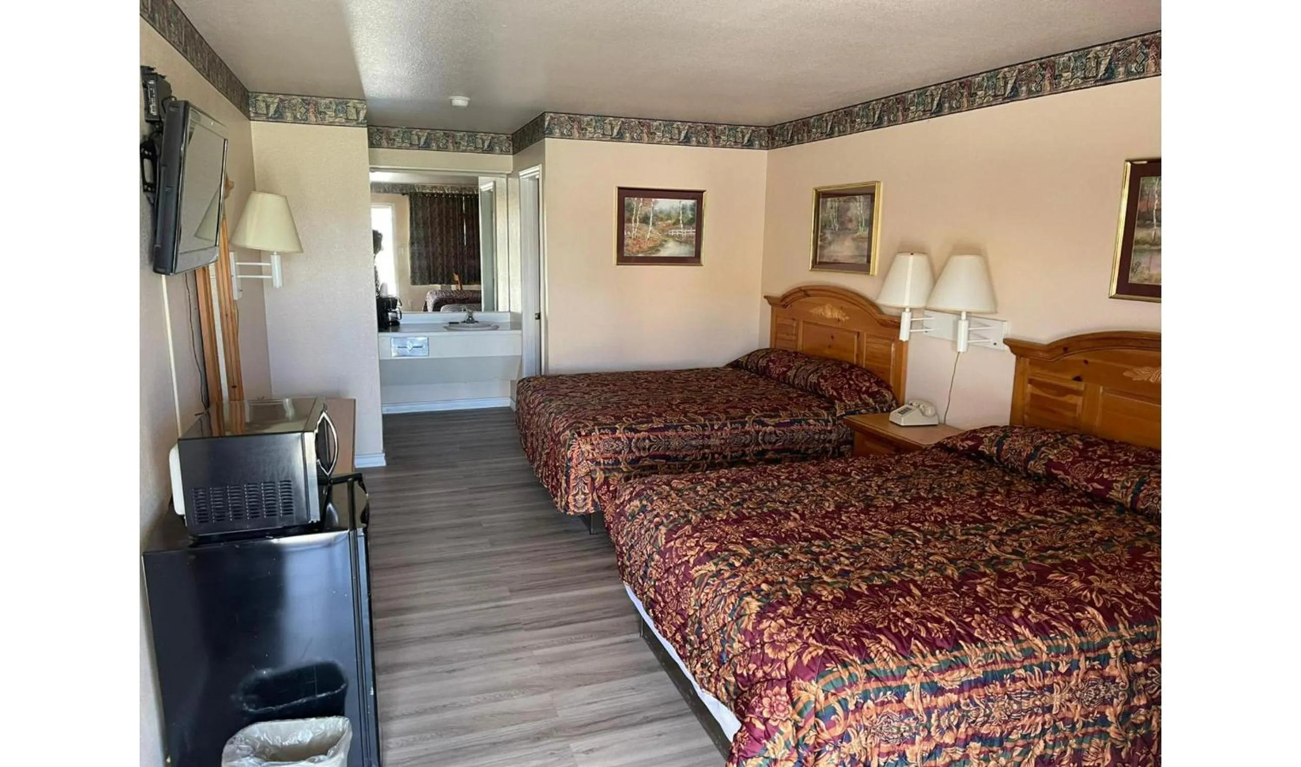 Bedroom, Bed in Lakeside inn & suites by OYO Mathis I 37