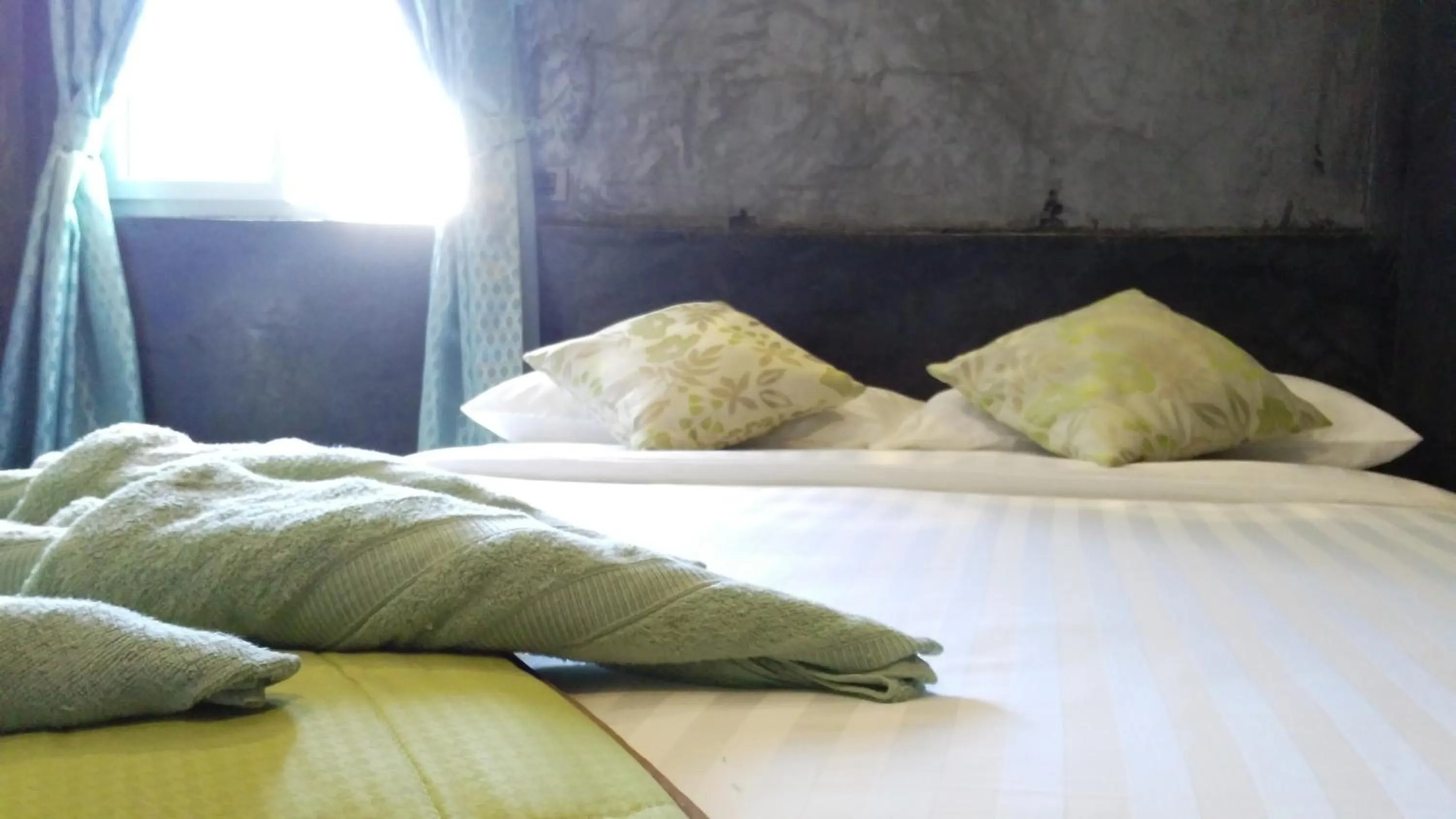 Decorative detail, Bed in La Chambre Boutique @ Ko Lanta