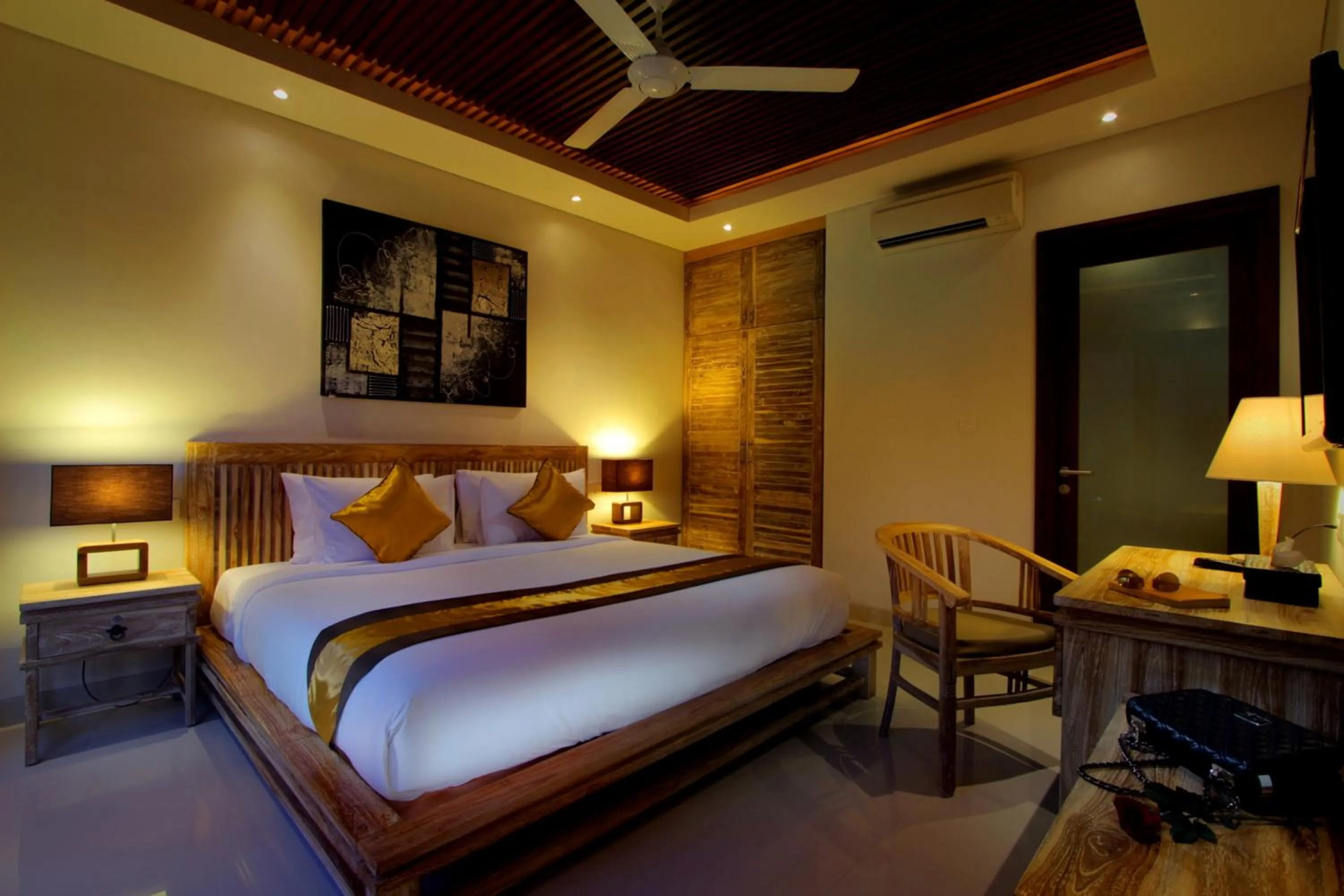 Night, Bed in The Murdha Villa