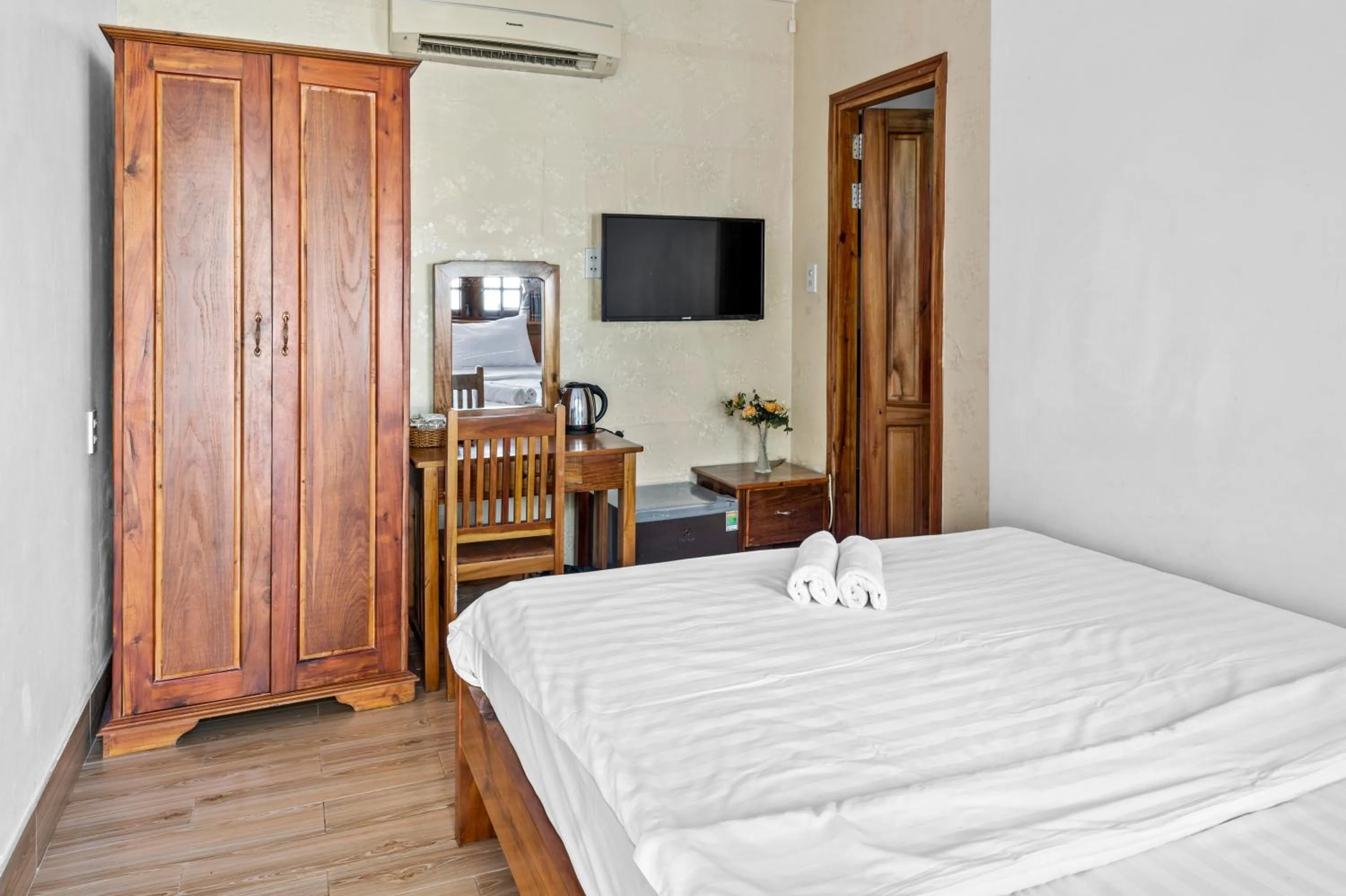 Bed in Nhat Huy Bungalow Phu Quoc
