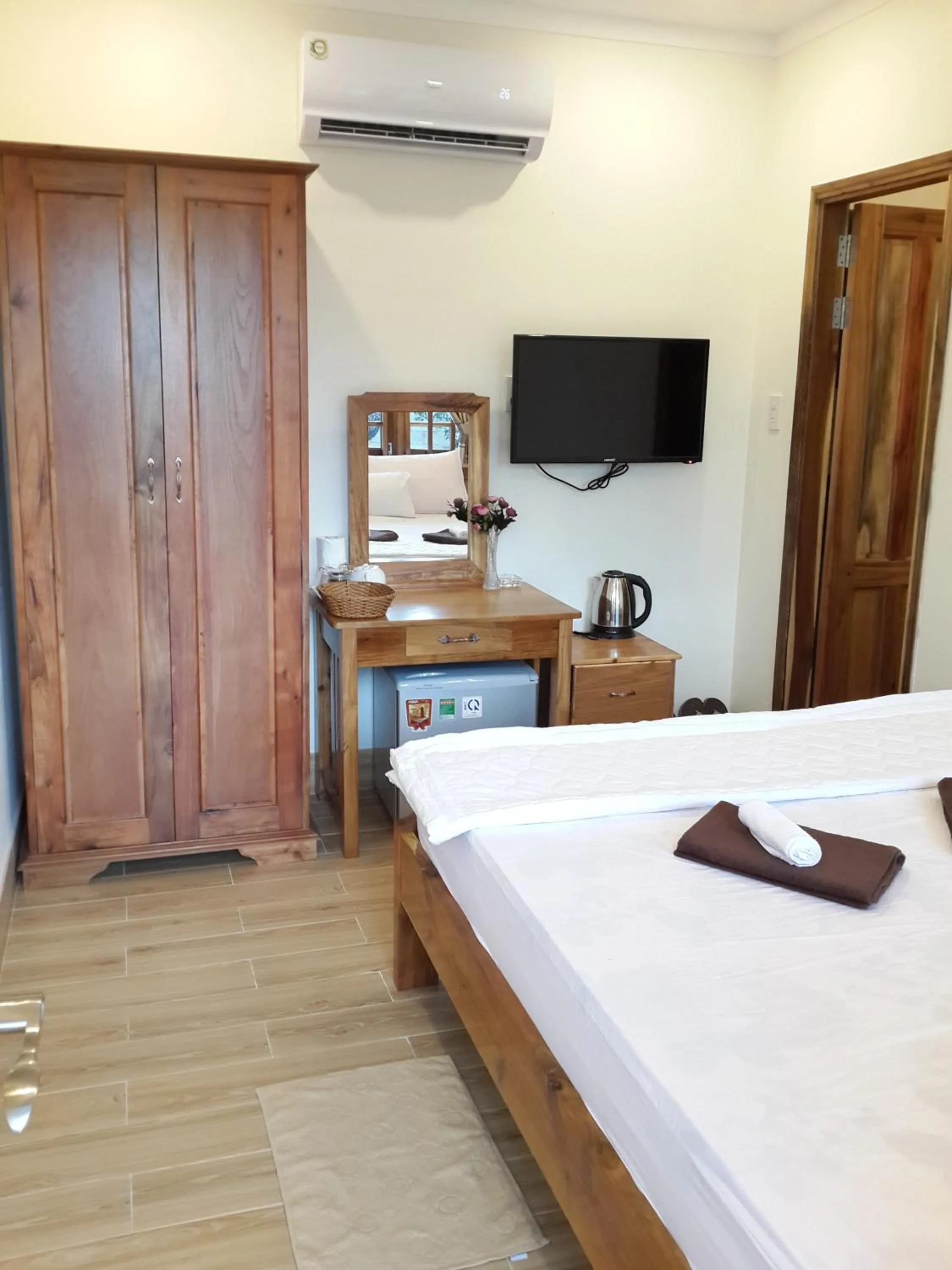 Bedroom, Bed in Nhat Huy Bungalow Phu Quoc