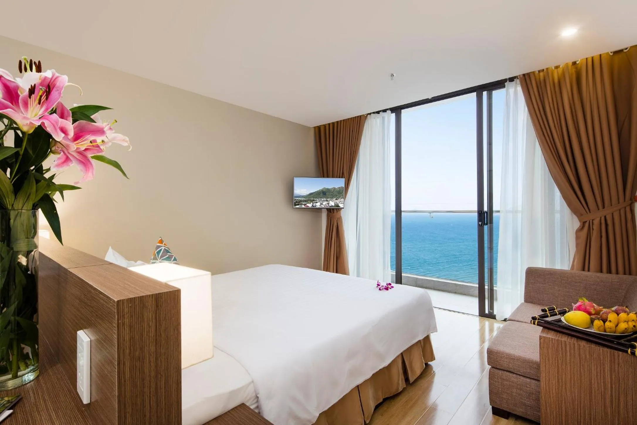 Sea view, Bed in King Town Grand Hotel & Wedding Center