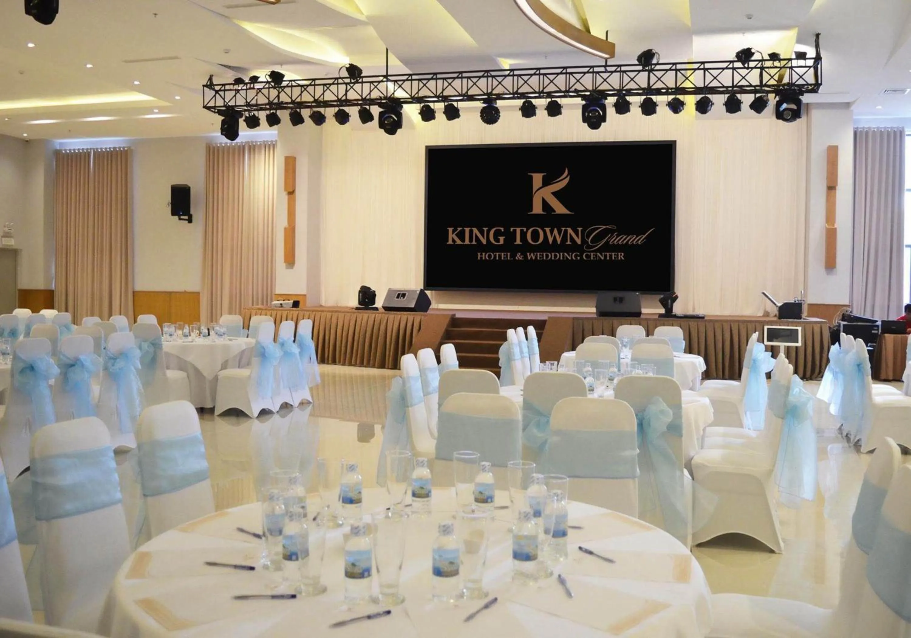 Restaurant/places to eat in King Town Grand Hotel & Wedding Center