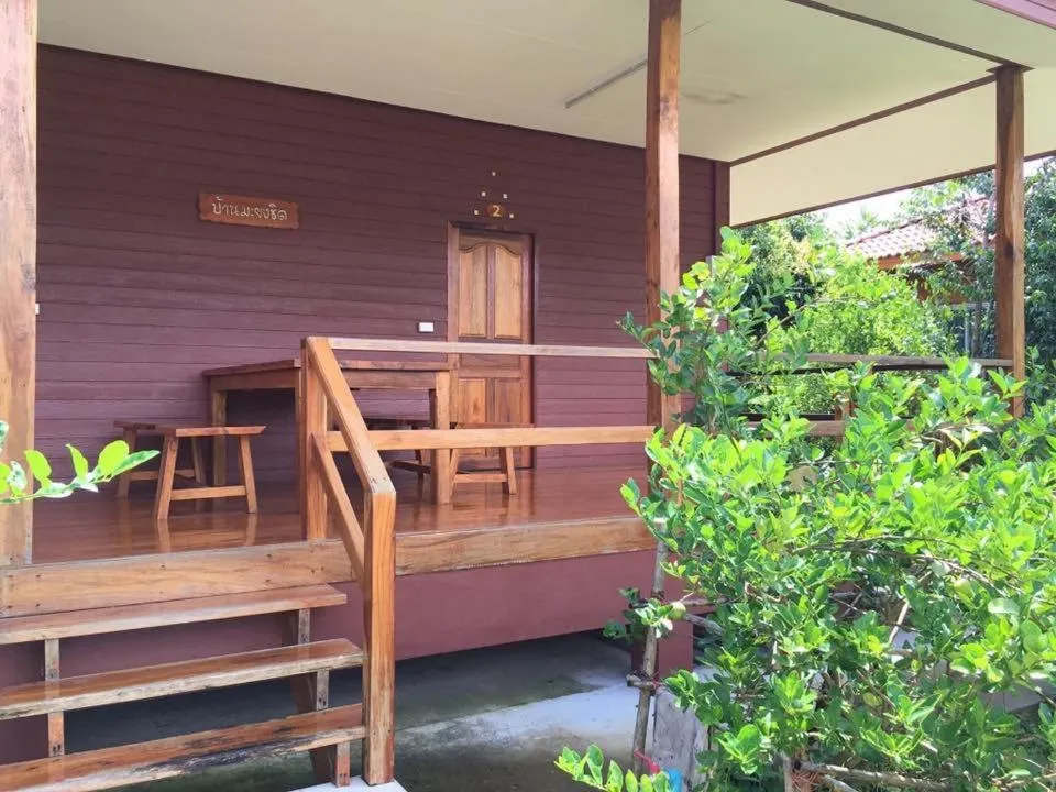 Property building in Baan Suan Kru Kob