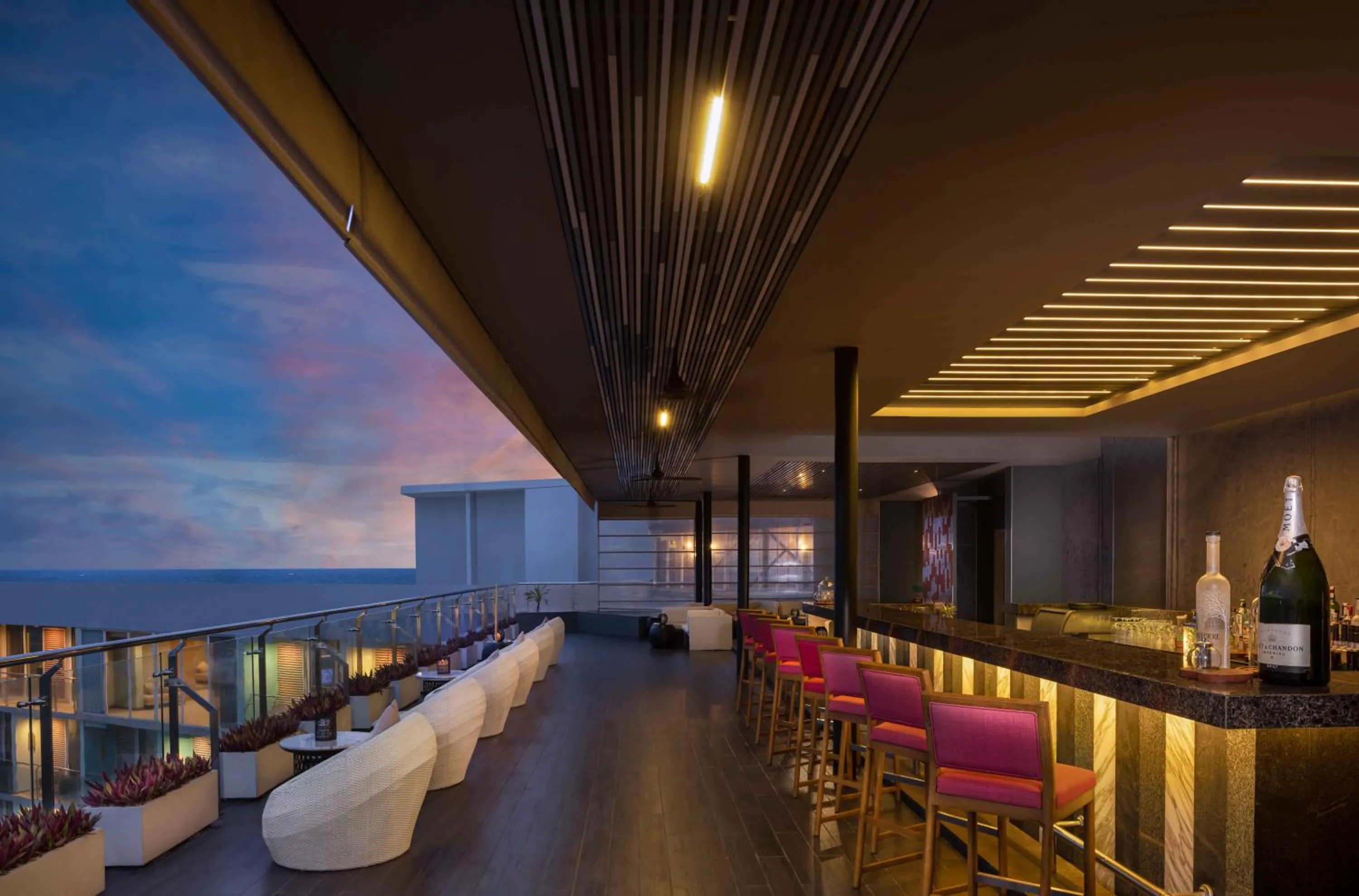 Lounge or bar in Radisson Blu Resort Galle