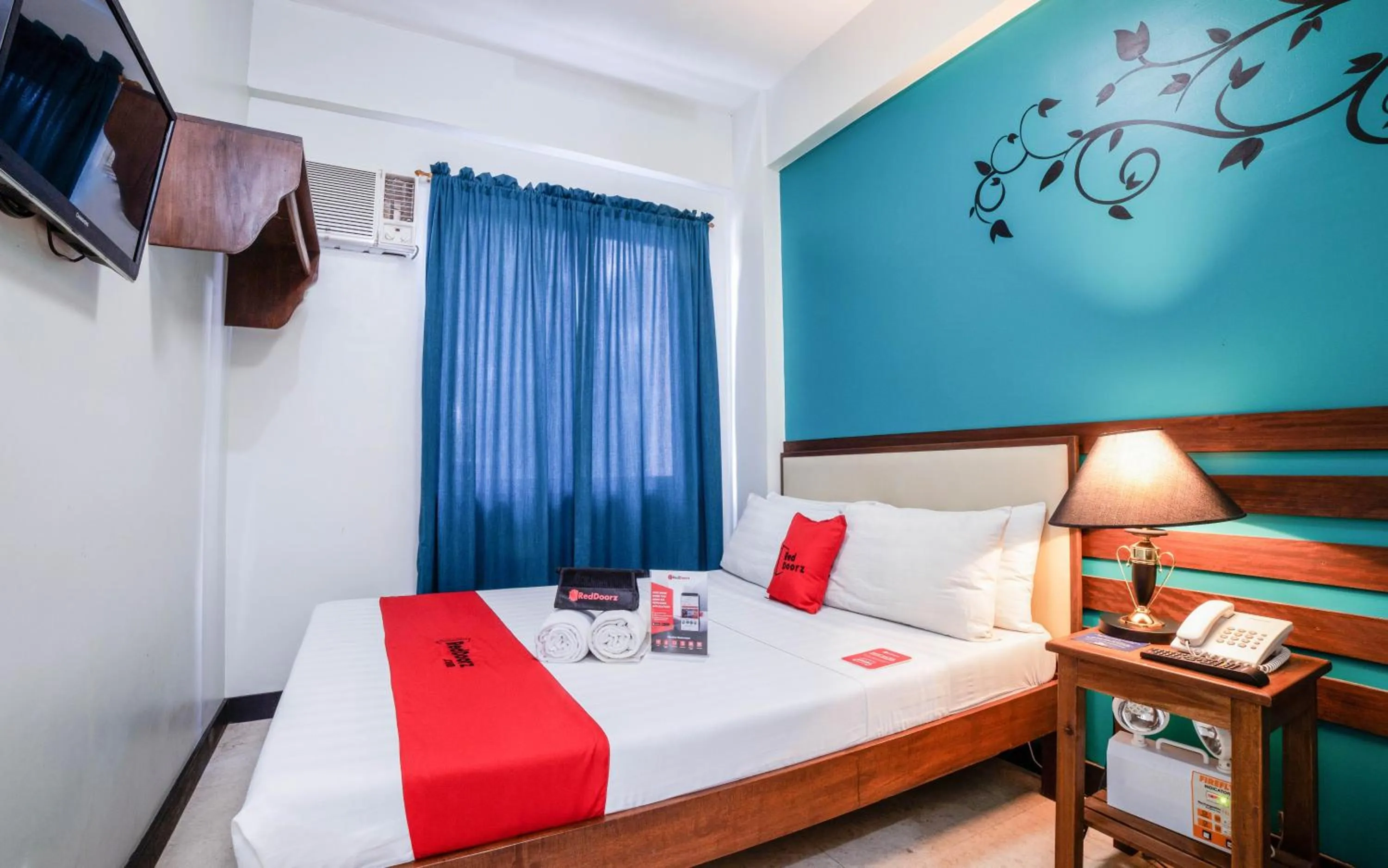TV and multimedia, Bed in RedDoorz Plus near Rizal Junction