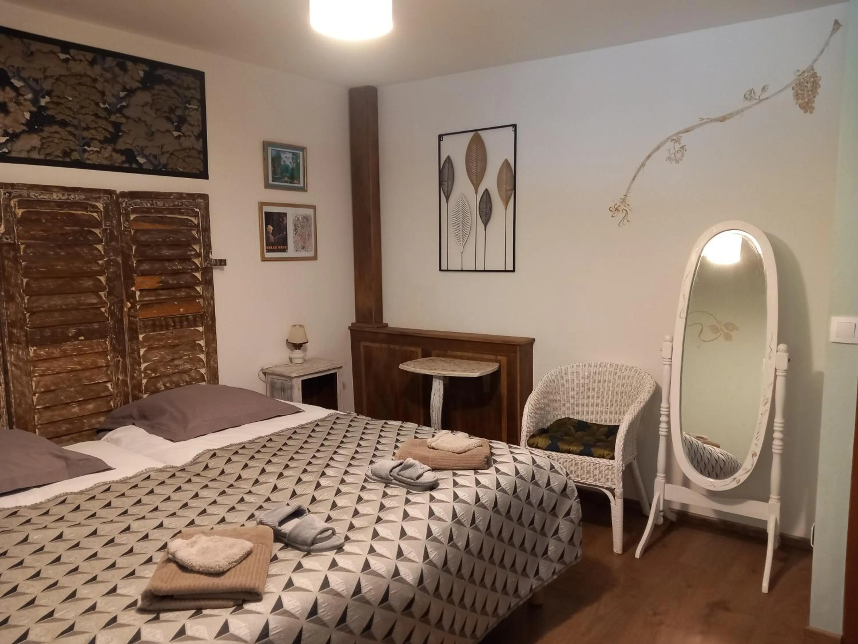 Bedroom, Bed in Hagebuche