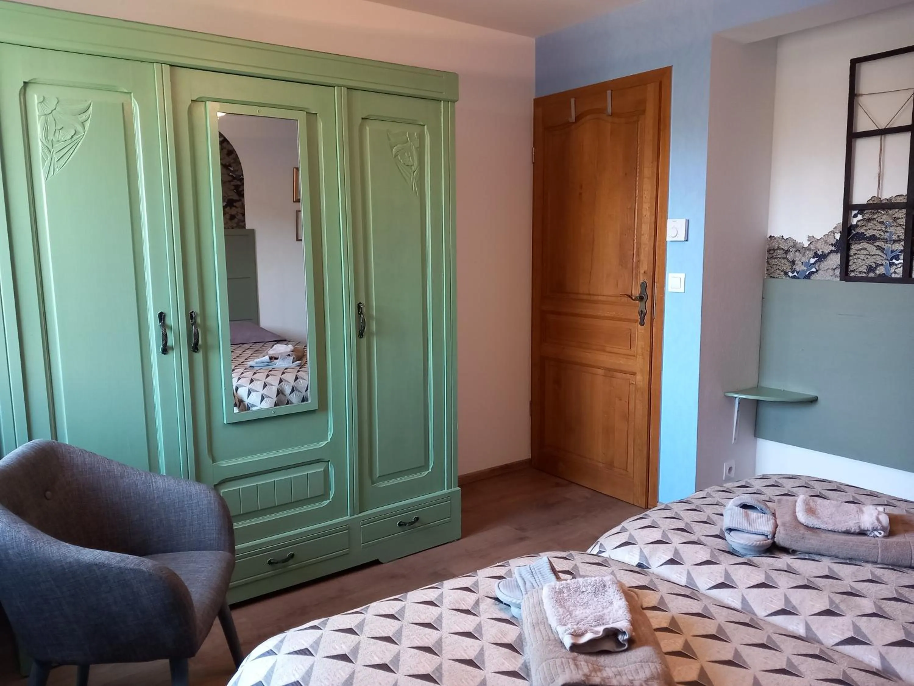 Bedroom, Bed in Hagebuche