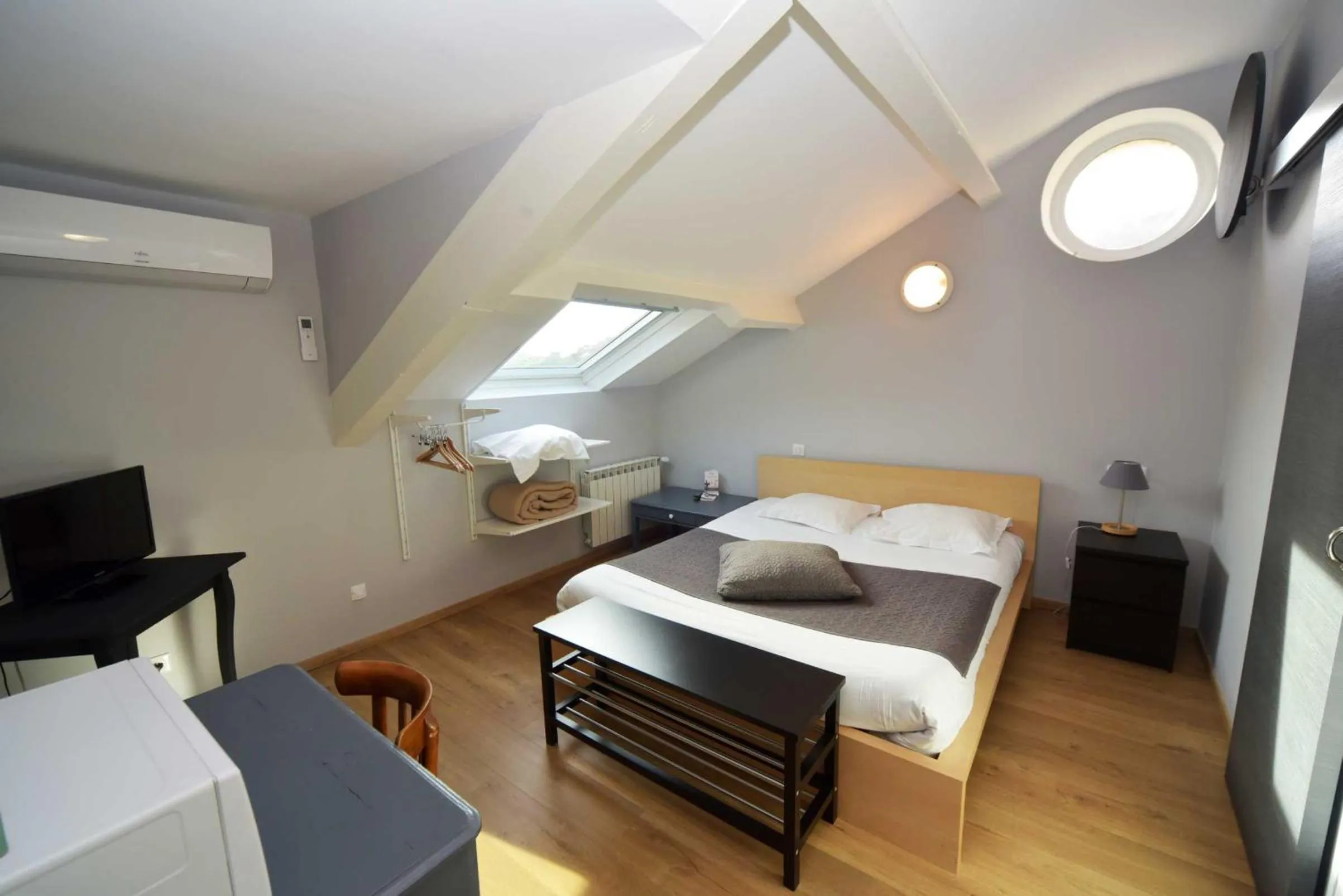 Bed in Cafe de Paris