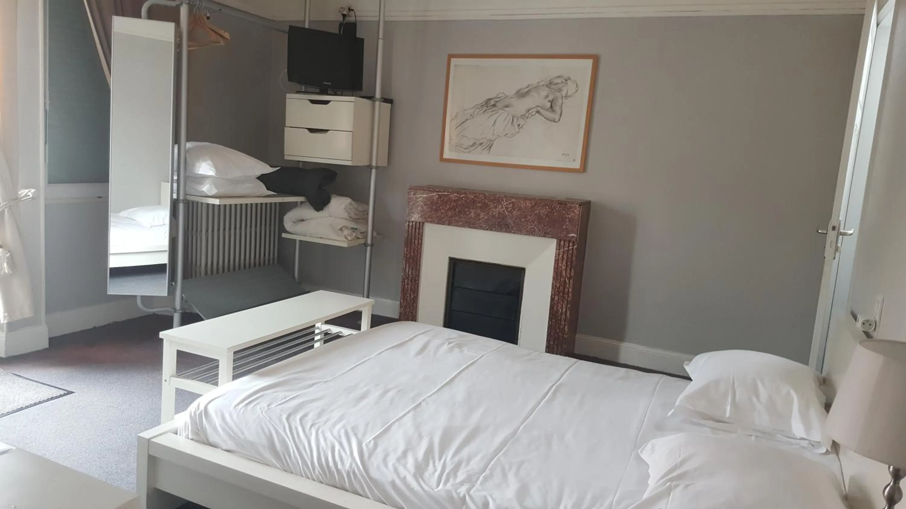 Bed in Cafe de Paris