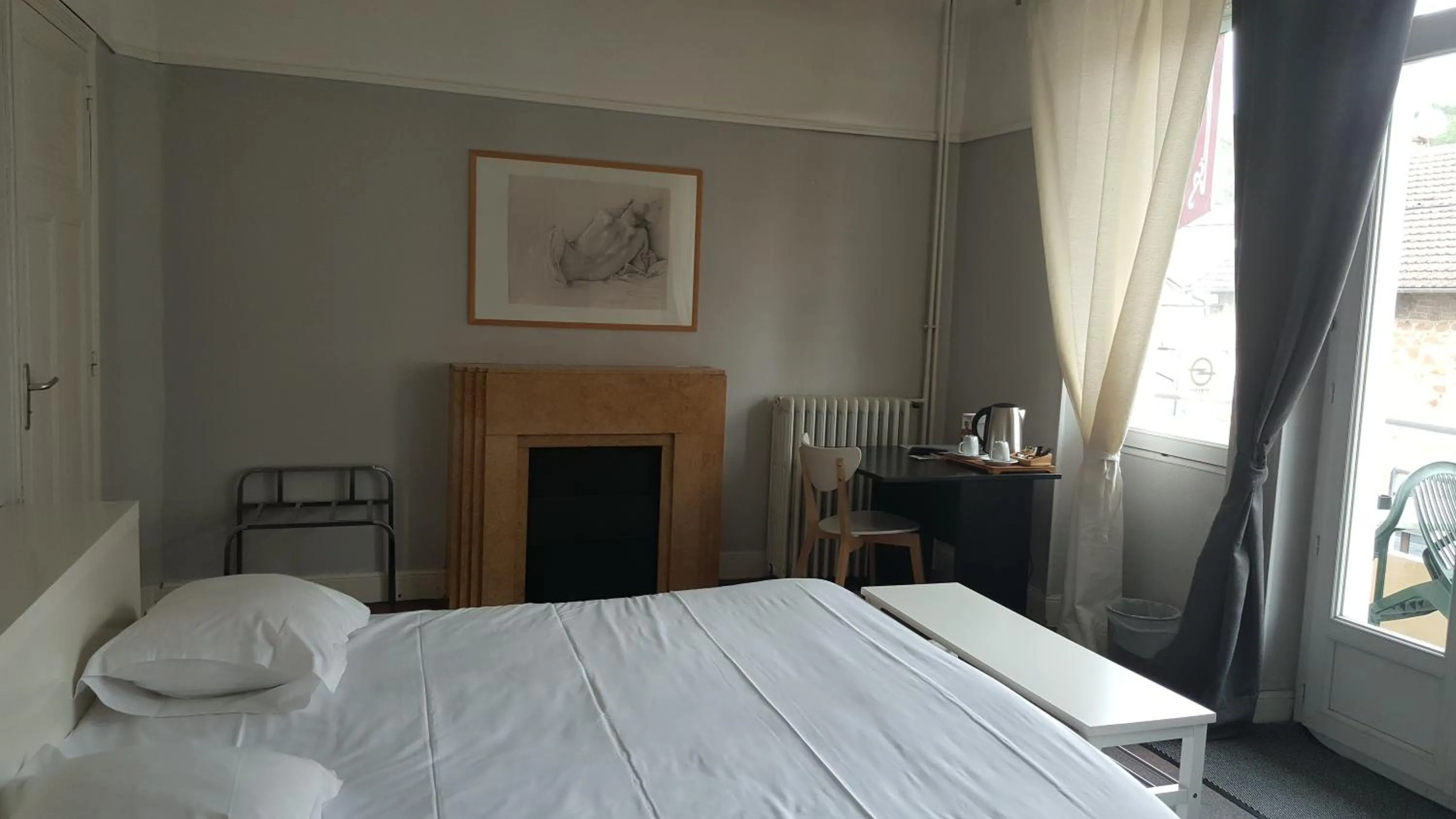 Bed in Cafe de Paris