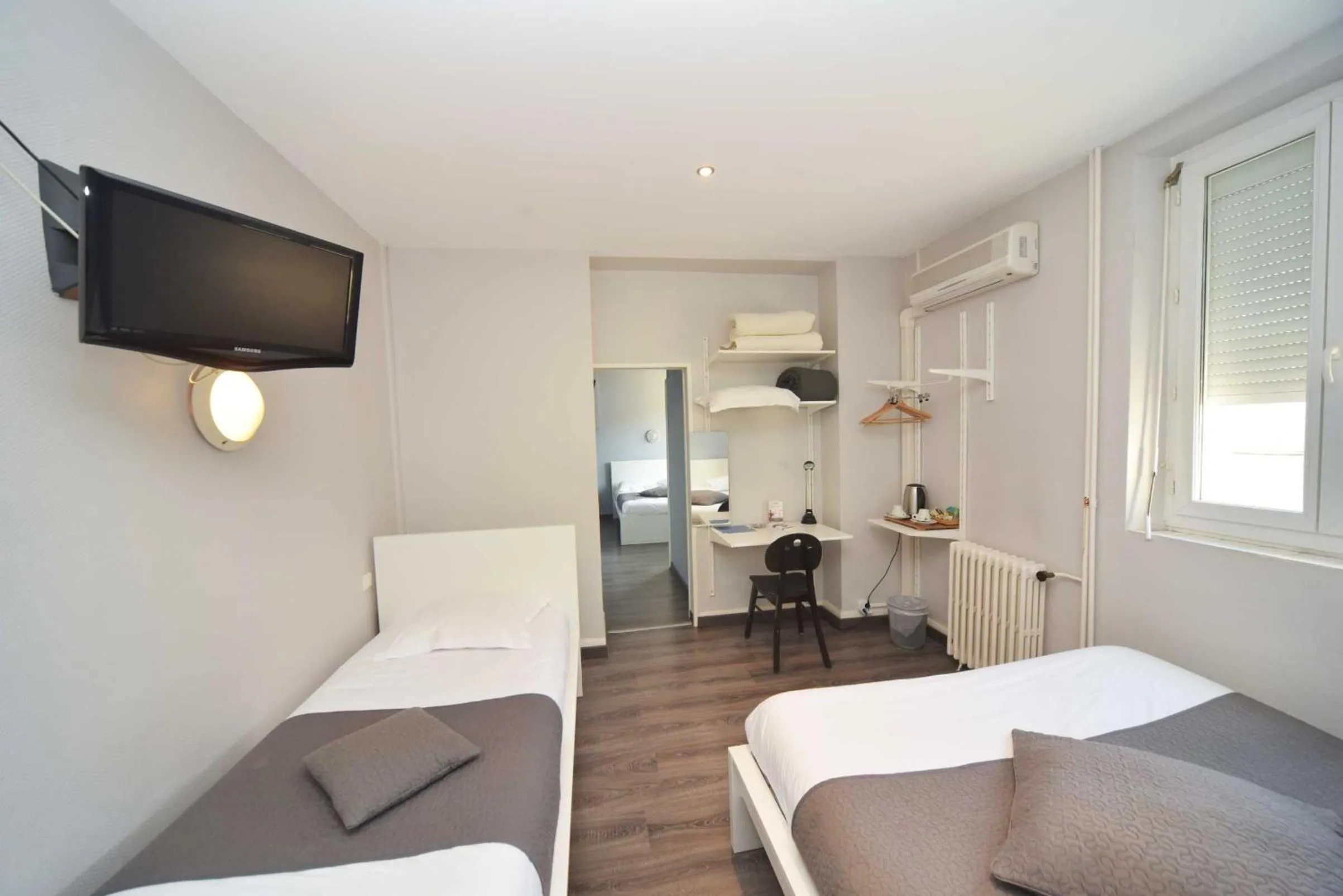 Bed in Cafe de Paris