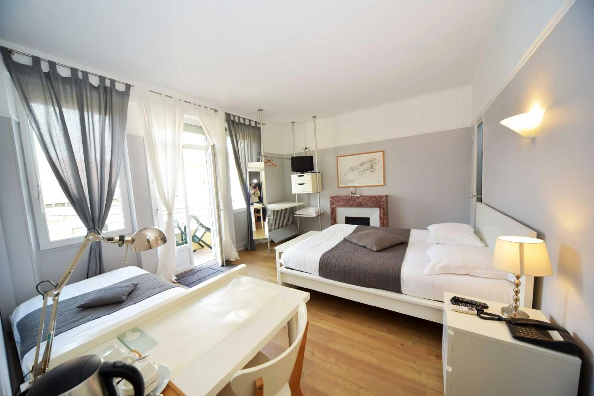 Bed in Cafe de Paris