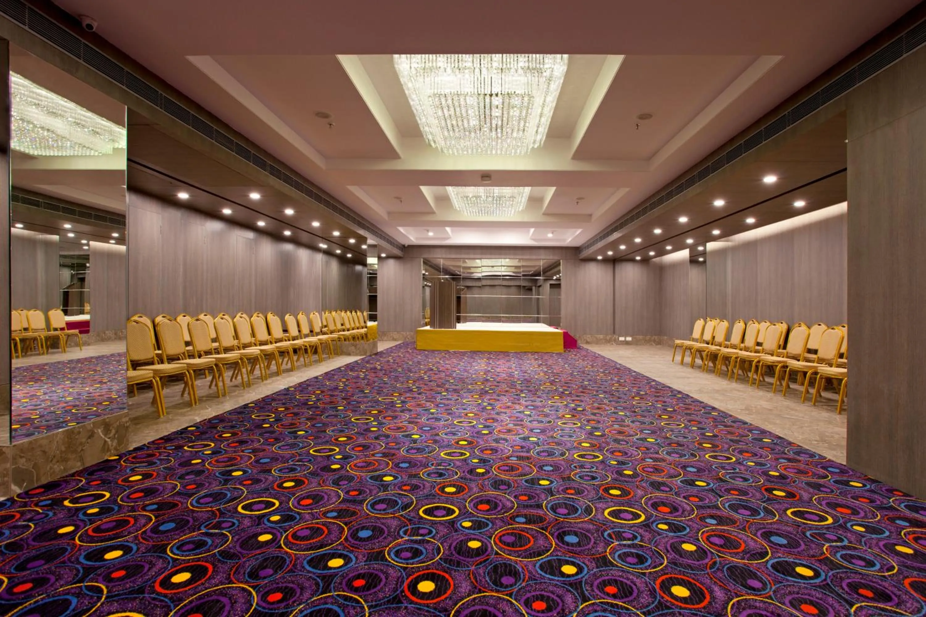 Banquet/Function facilities in Hotel Dwarkamai