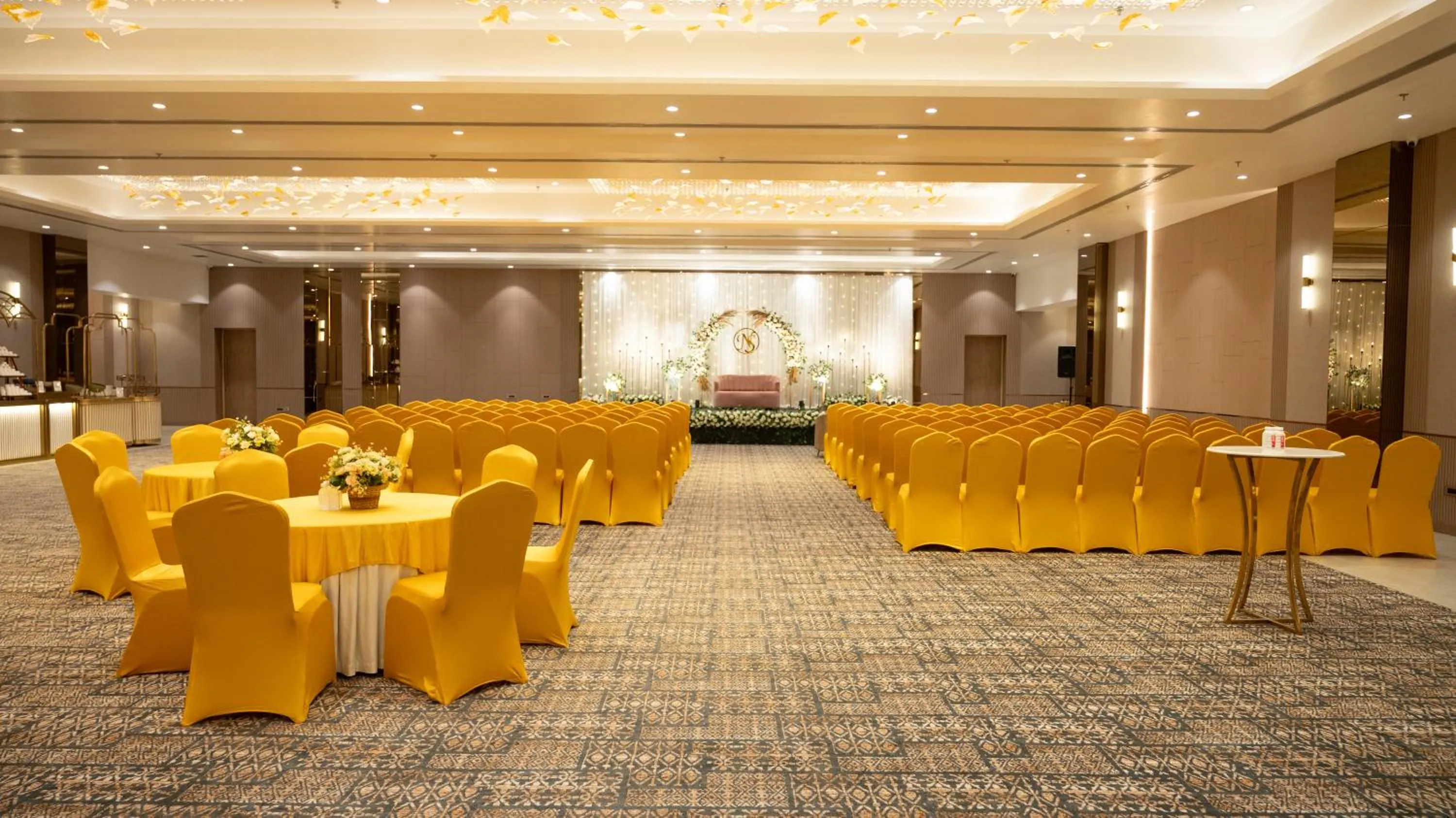Banquet/Function facilities in Hotel Dwarkamai, A Pure Vegetarian Hotel