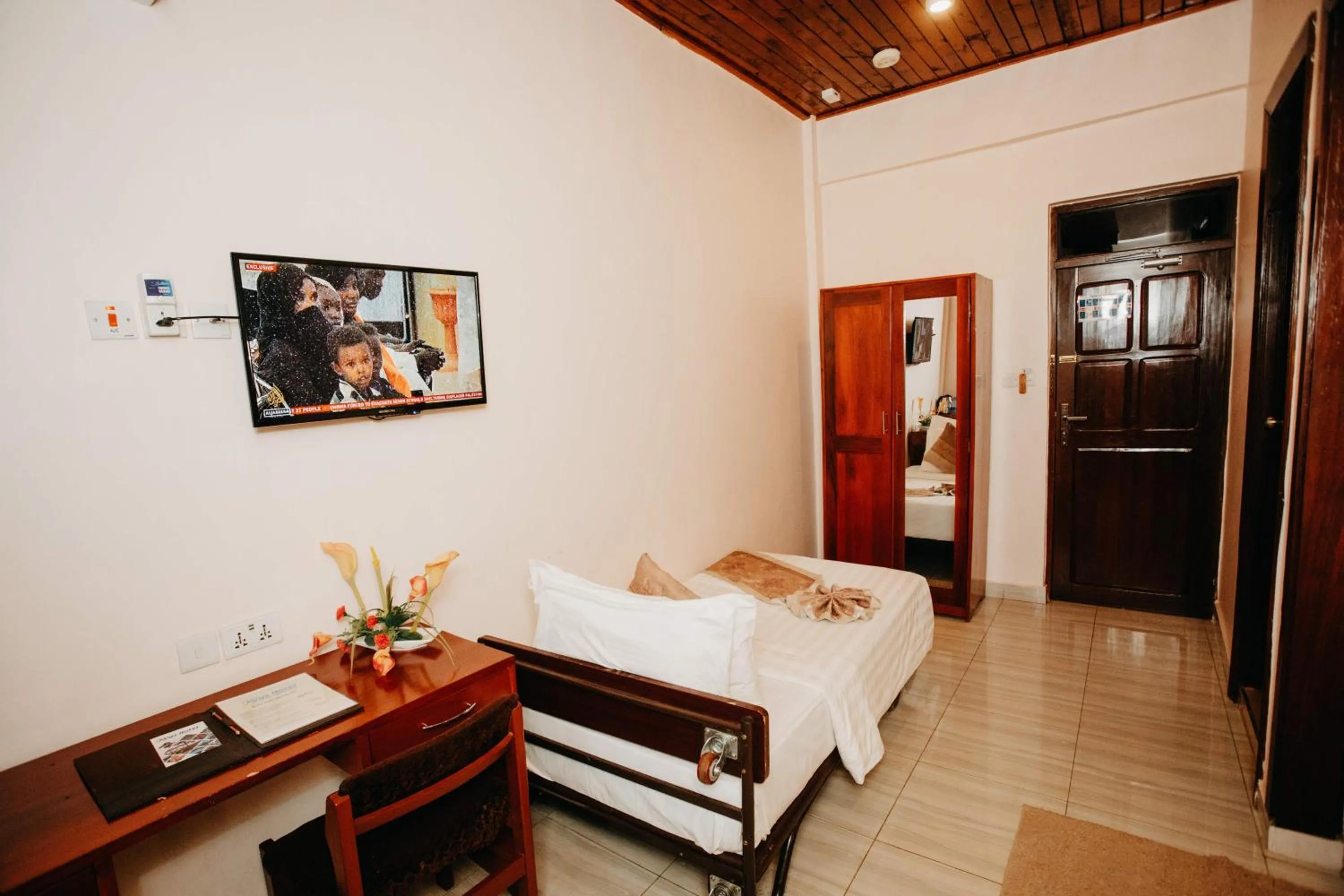 TV and multimedia, Bed in Keys Hotel