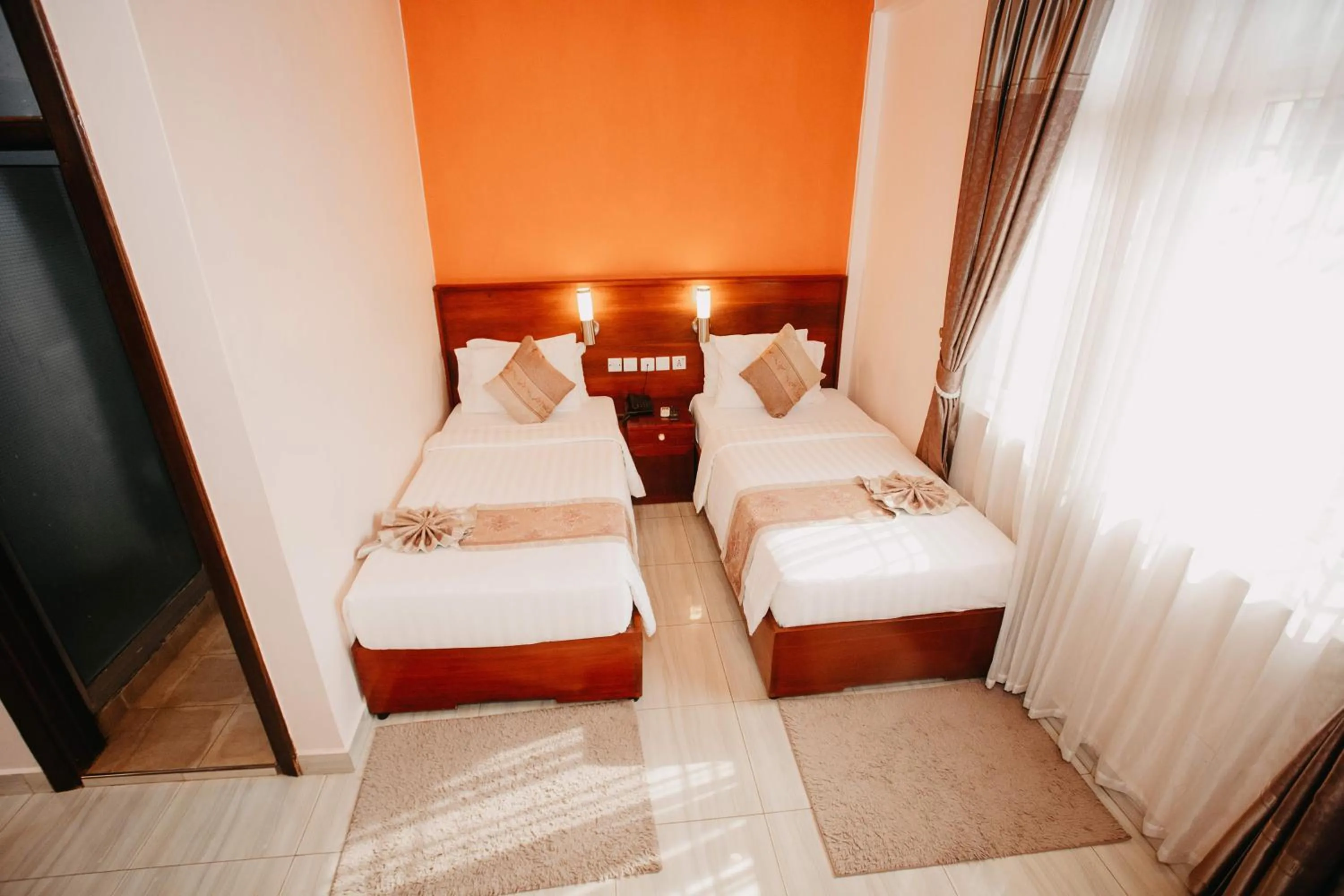 Bedroom, Bed in Keys Hotel