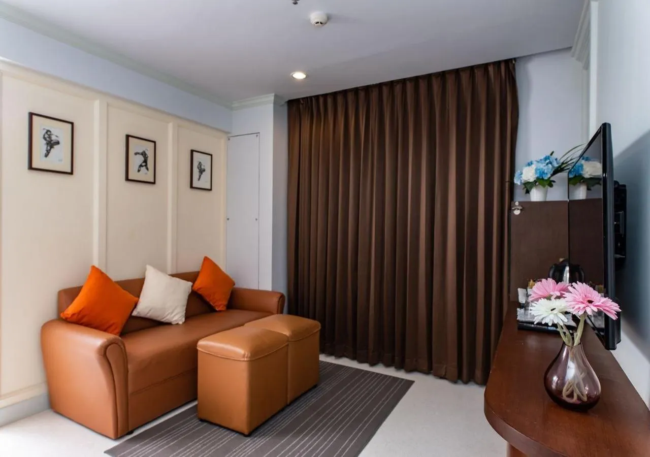 Seating area in Dang Derm In The Park Khaosan