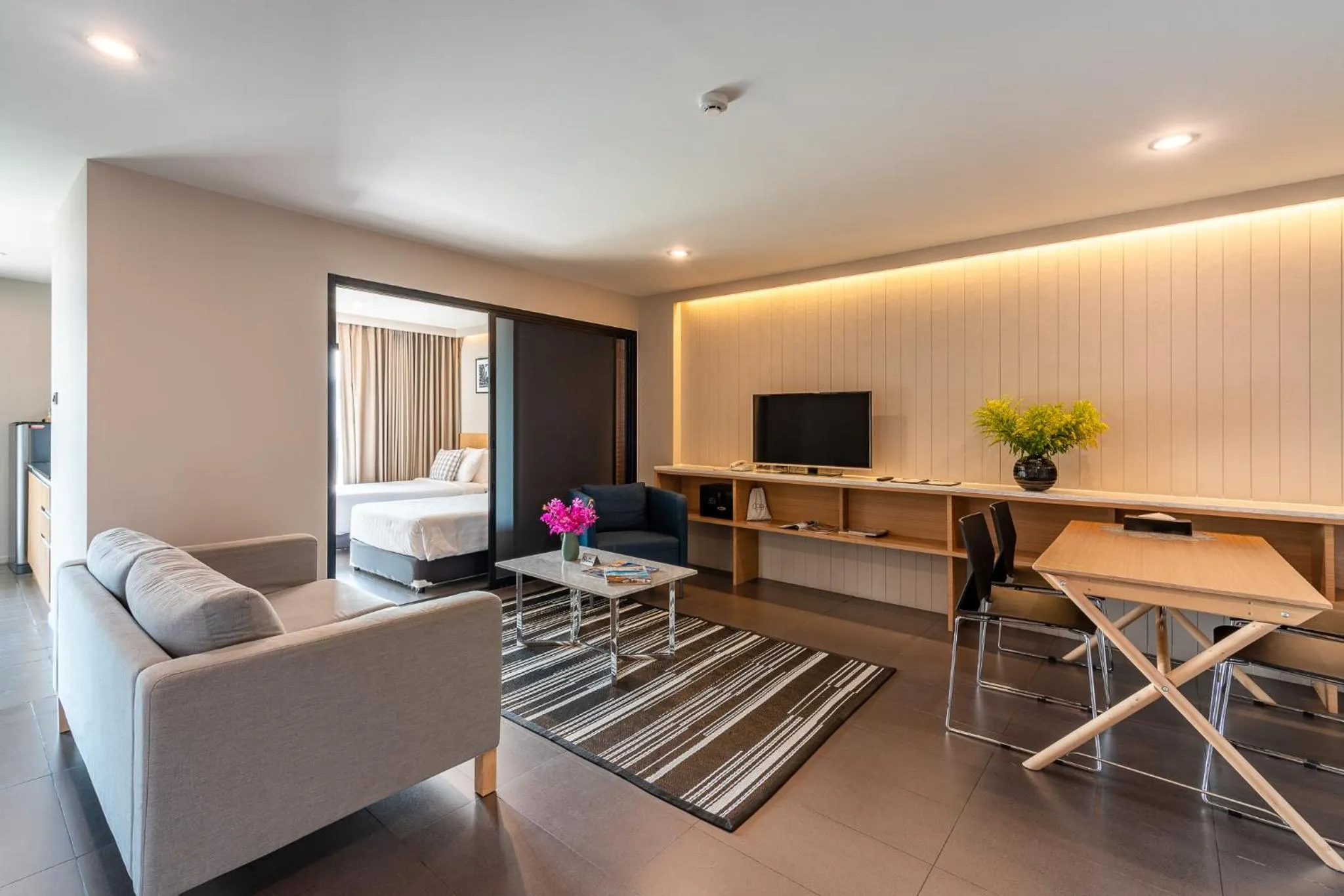 Day in Naga Residence