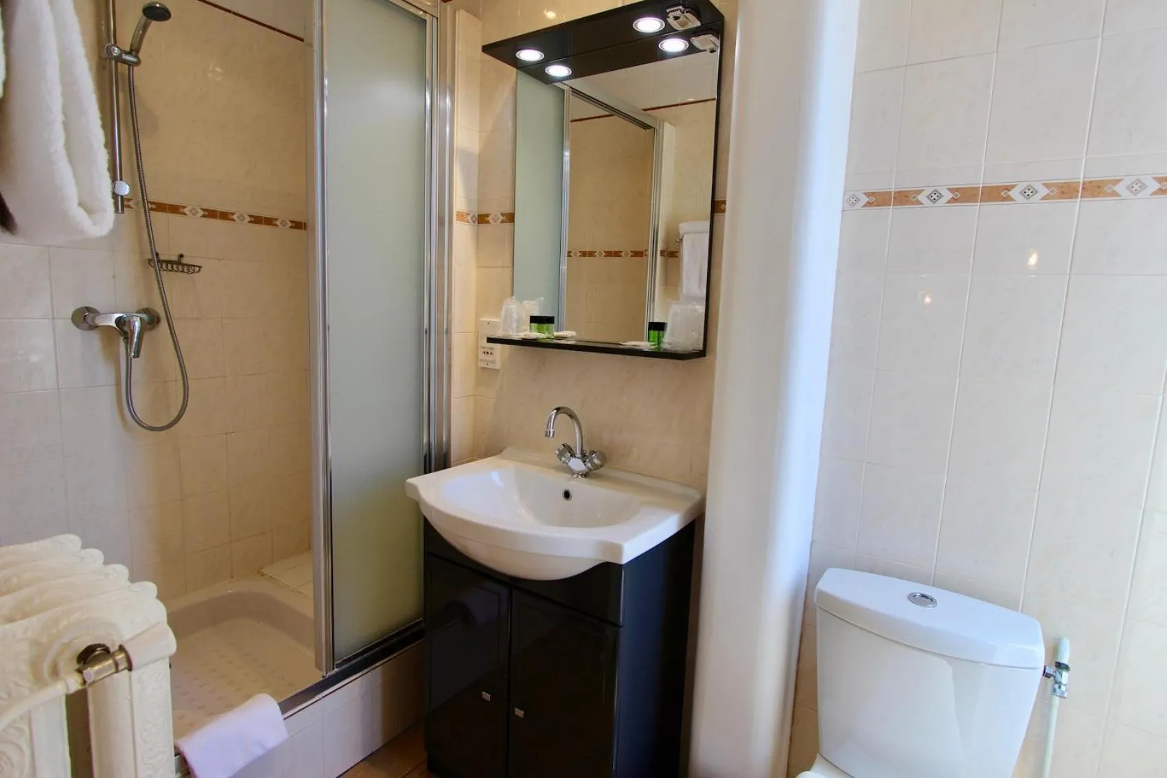 Bathroom in Hôtel Chopin