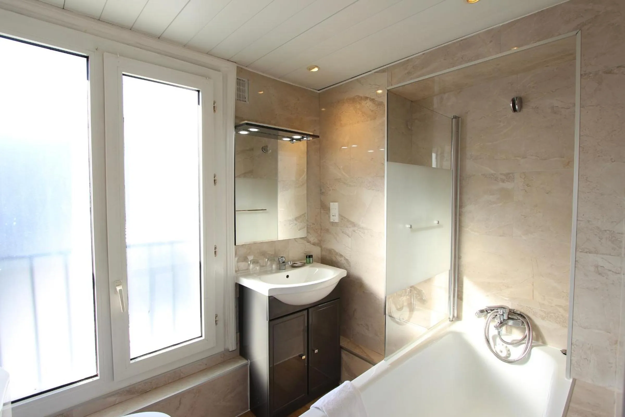 Bathroom in Hôtel Chopin