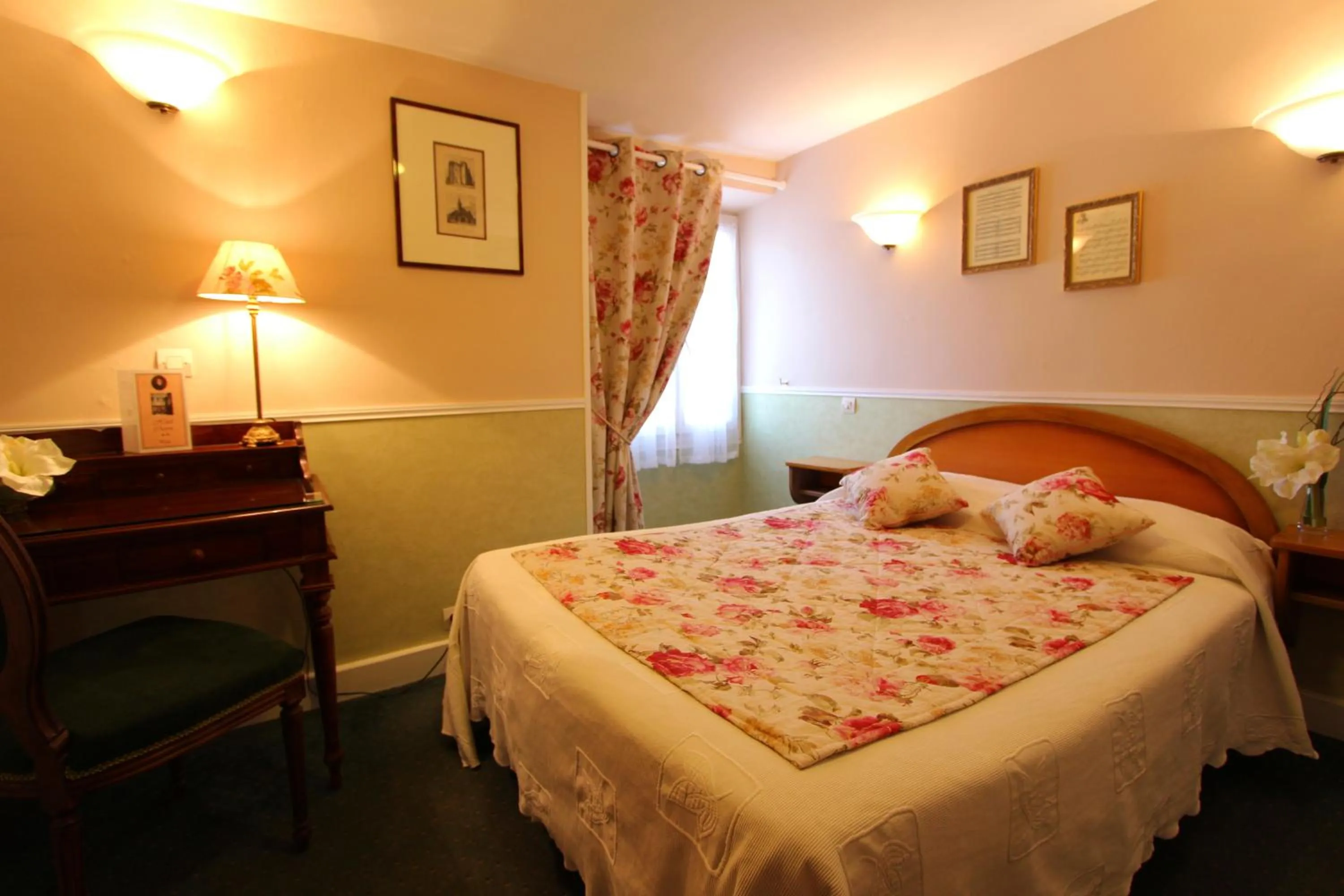 Bedroom, Bed in Hôtel Chopin