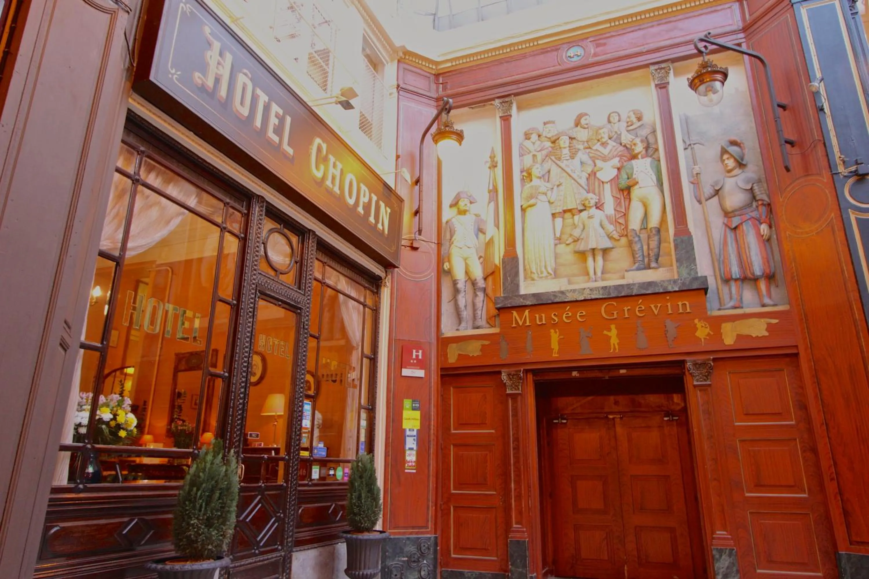 Facade/entrance in Hôtel Chopin