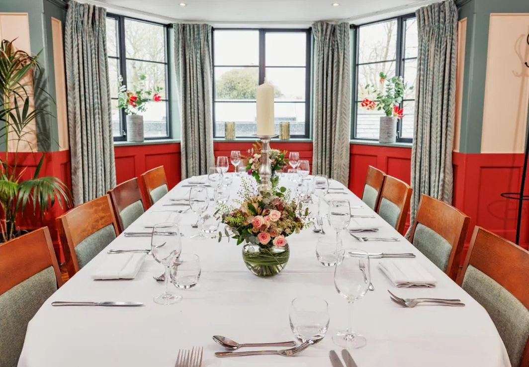 Restaurant/places to eat in The High Field Town House