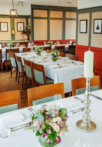 Restaurant/places to eat in The High Field Town House