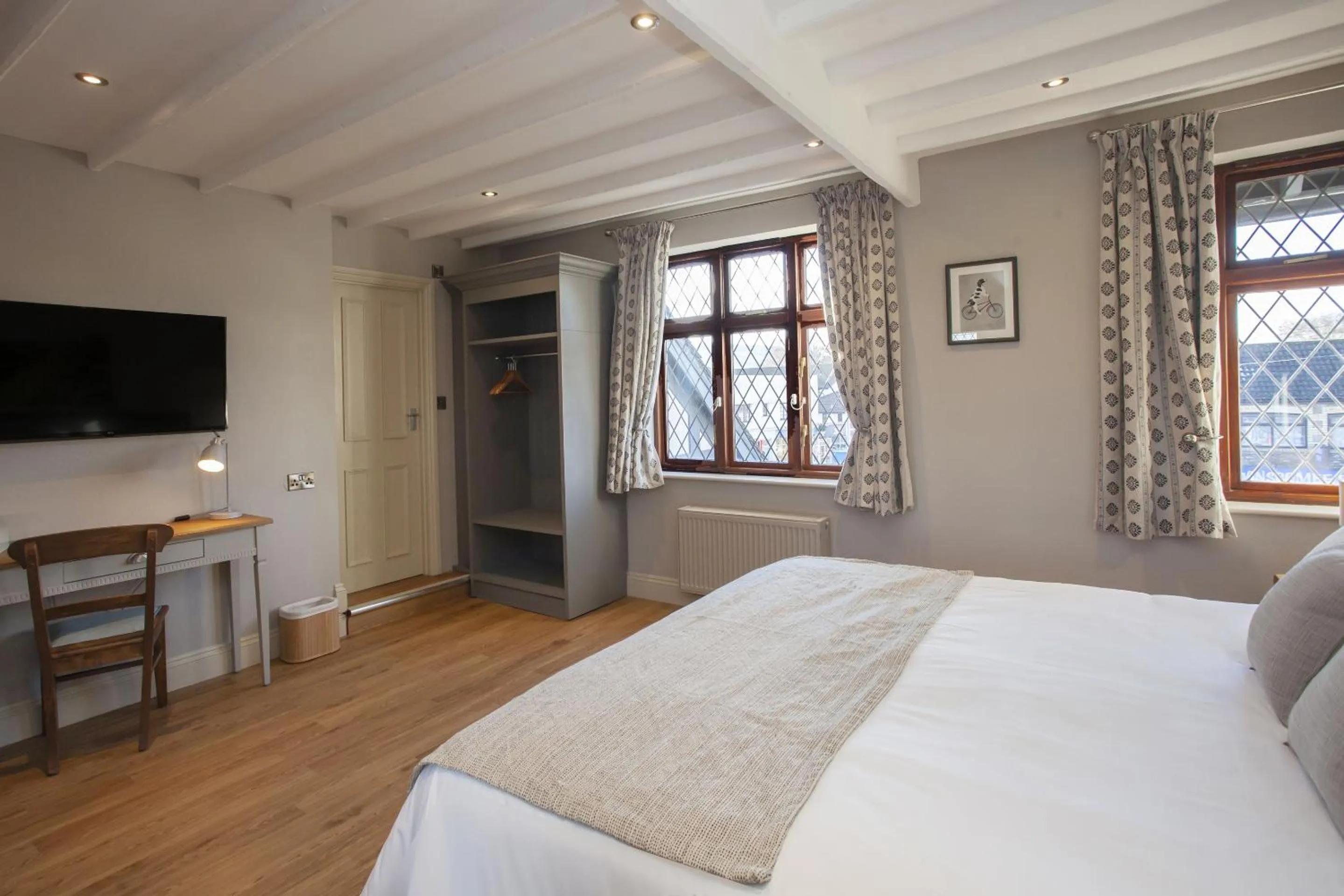 Bedroom, Bed in The Woodborough Inn