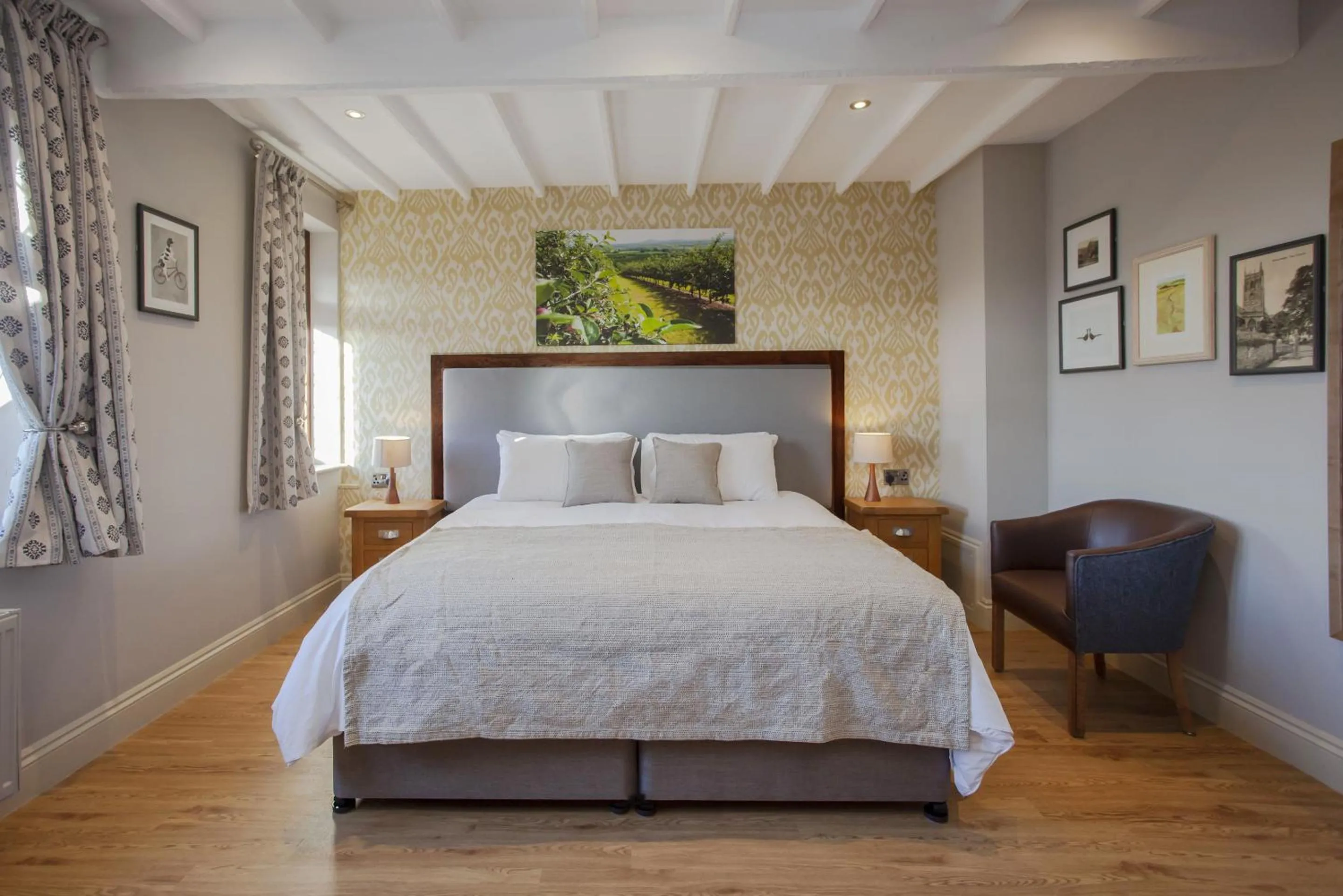 Bedroom, Bed in The Woodborough Inn